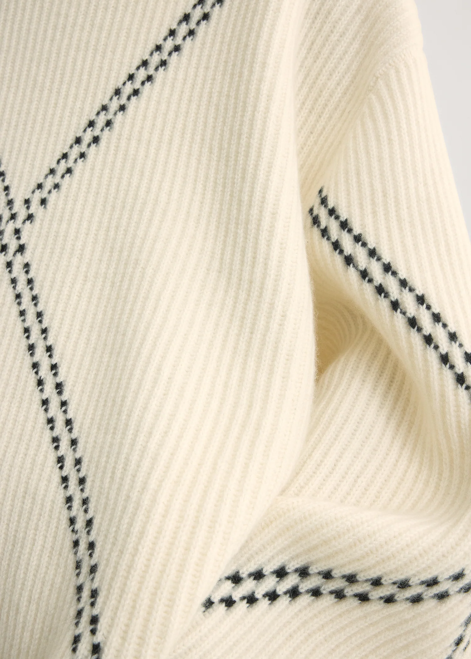 Argyle-stitch cashmere sweater ecru/black - Image 4