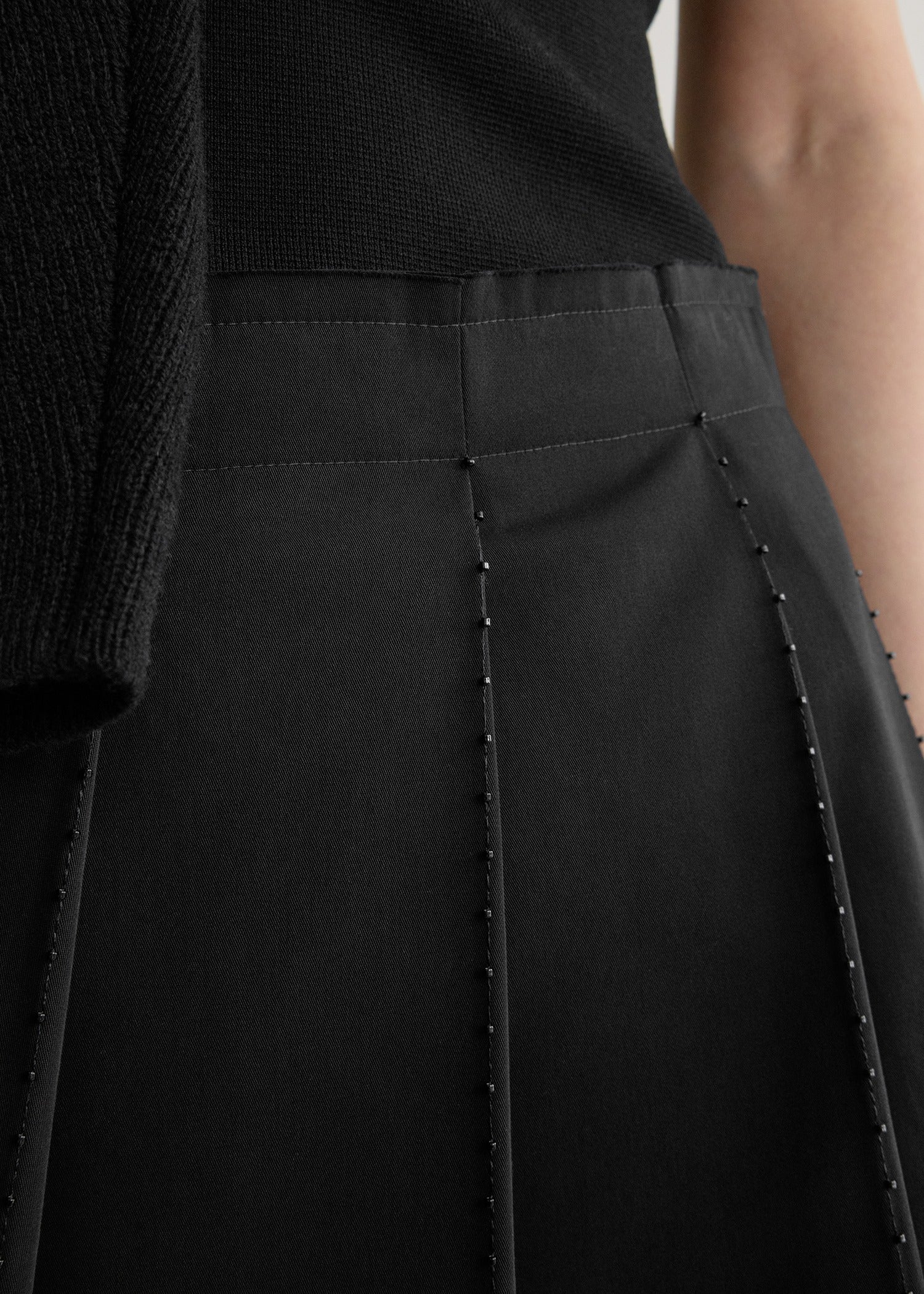 Beaded pleat skirt black - Image 4