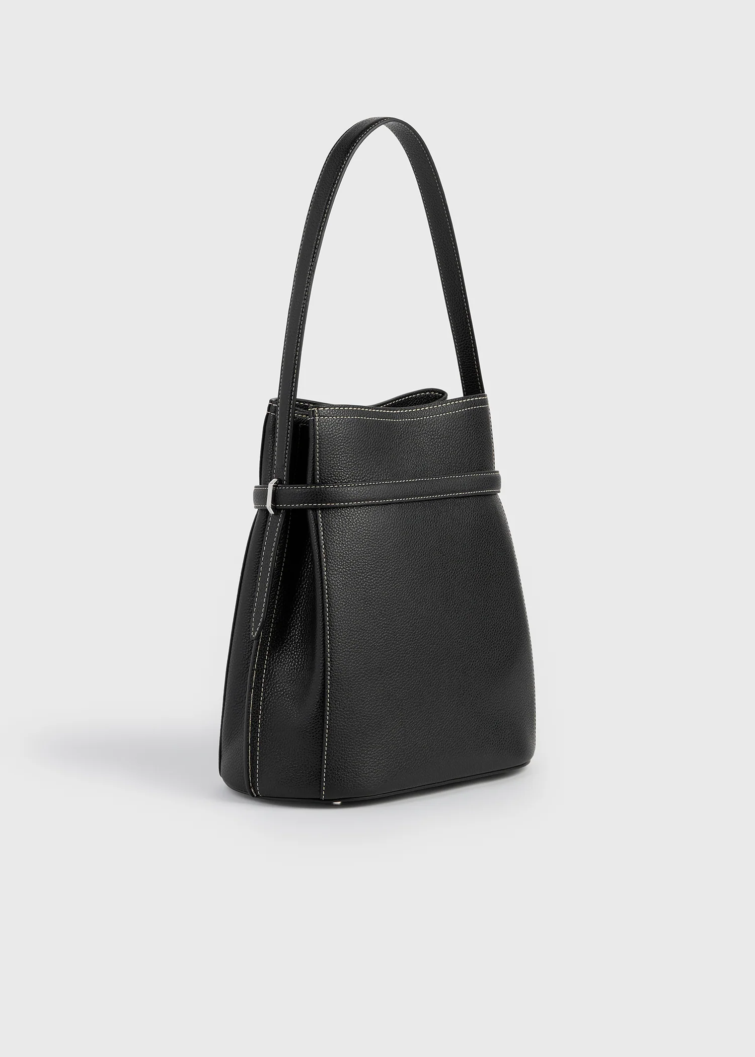 Belted grained-leather bucket bag black - Image 4