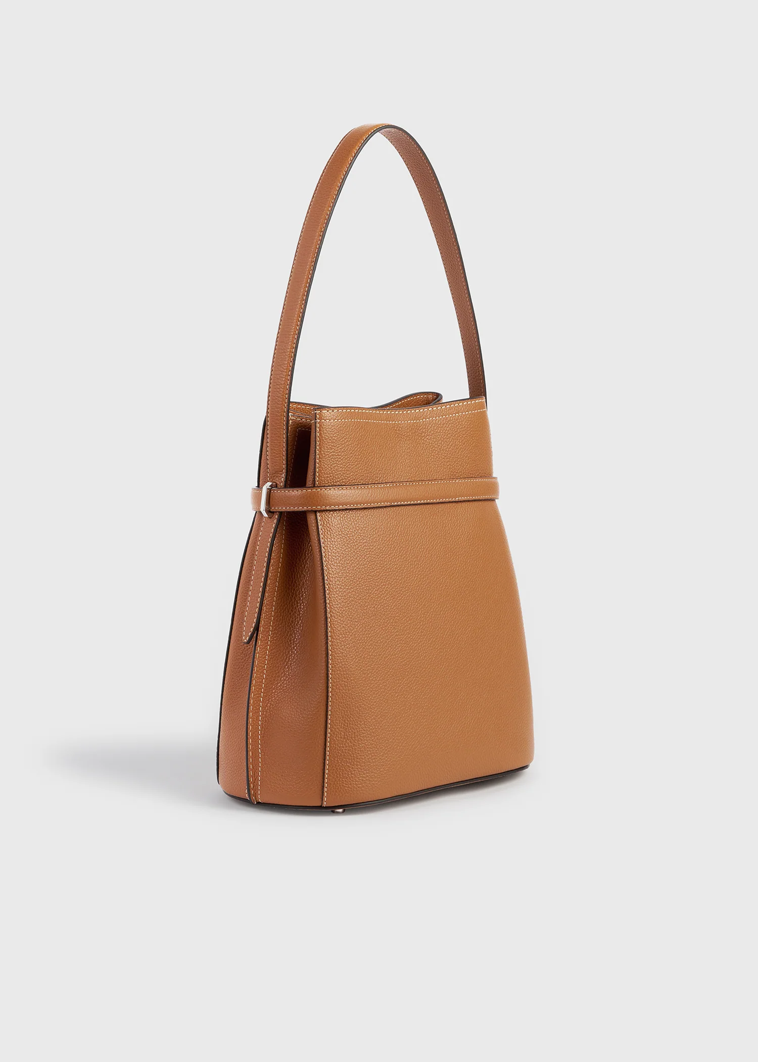 Belted grained-leather bucket bag tan - Image 4