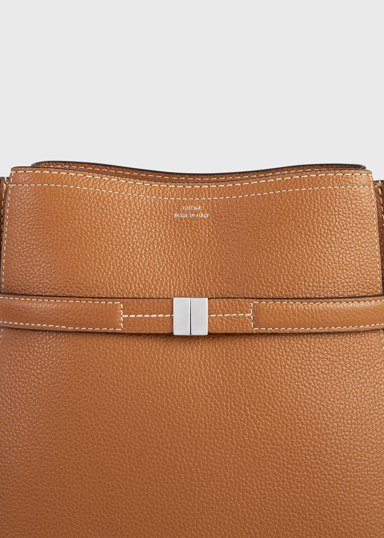Belted grained-leather bucket bag tan - Image 5