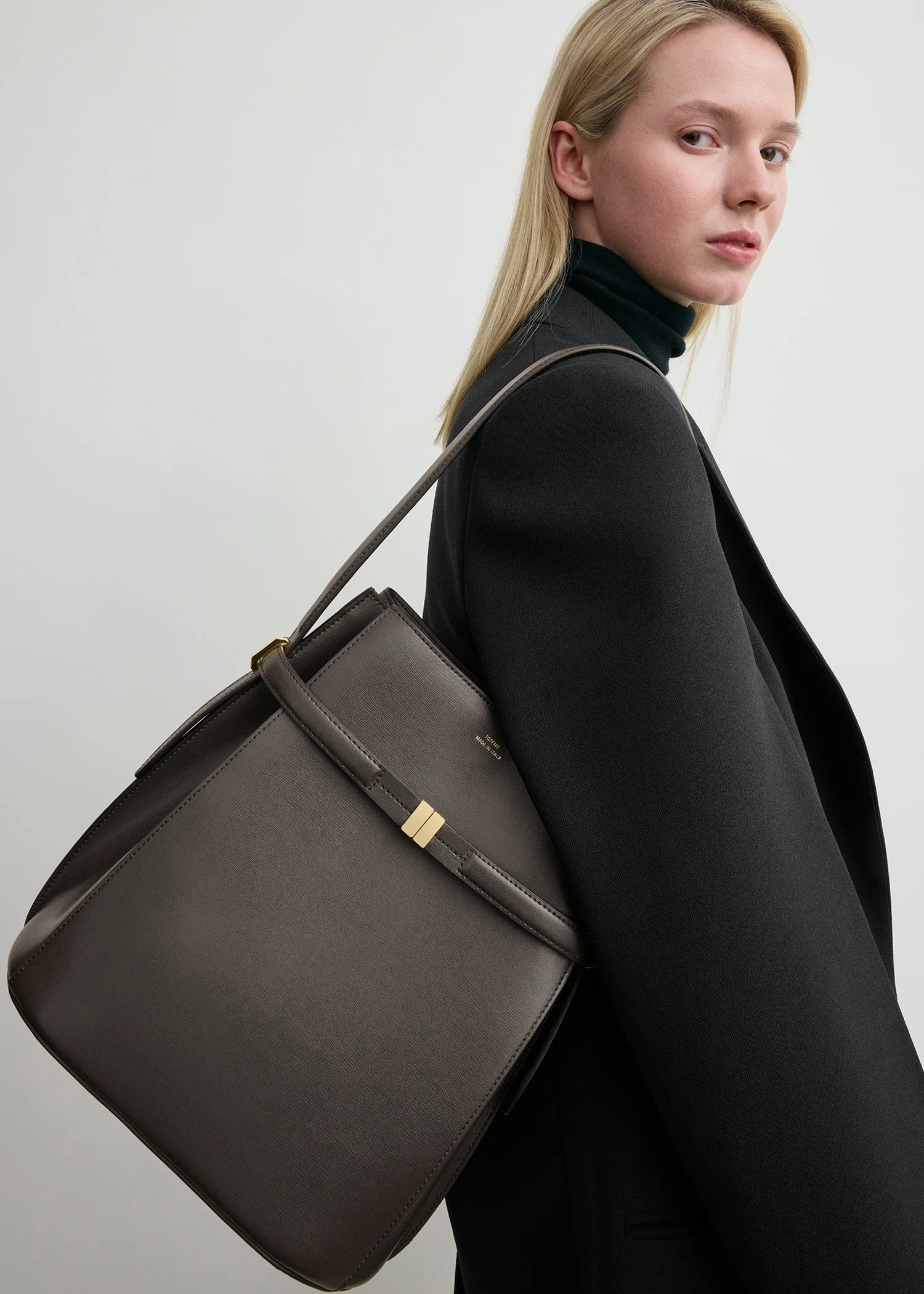 Belted leather bucket bag bark - Image 2