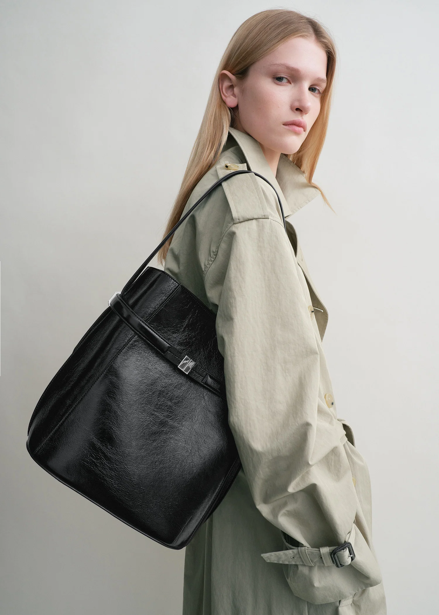 Belted Naplack bucket bag black - Image 2