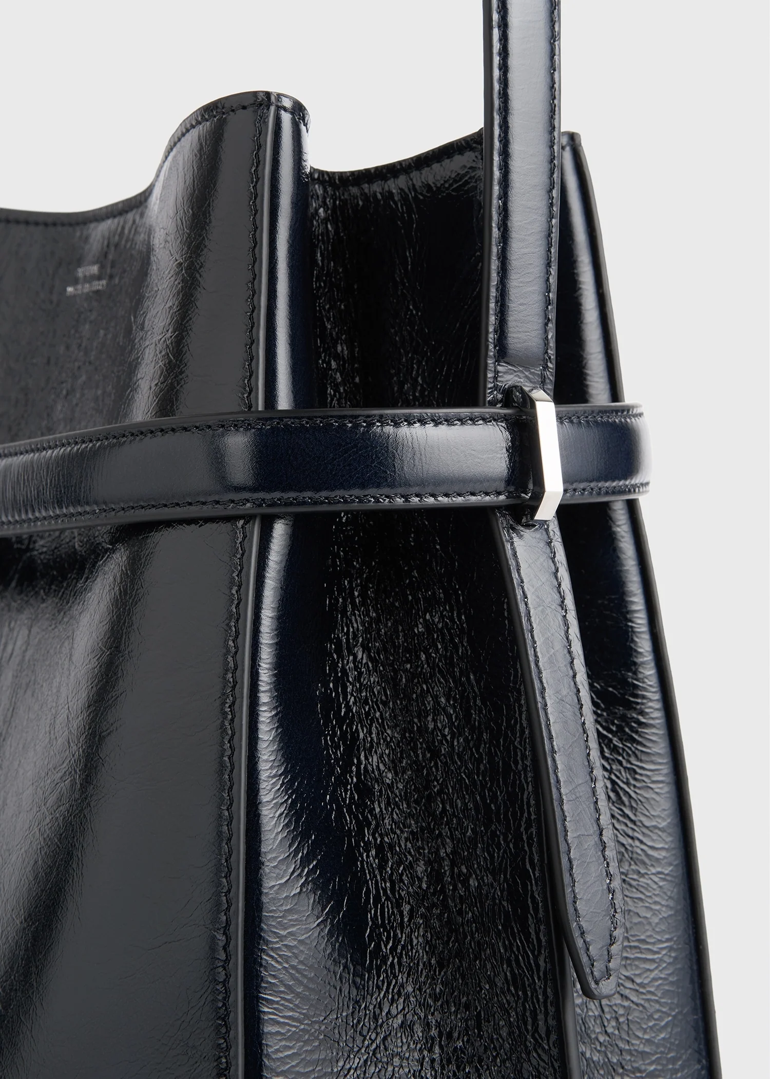 Belted Naplack bucket bag navy - Image 6