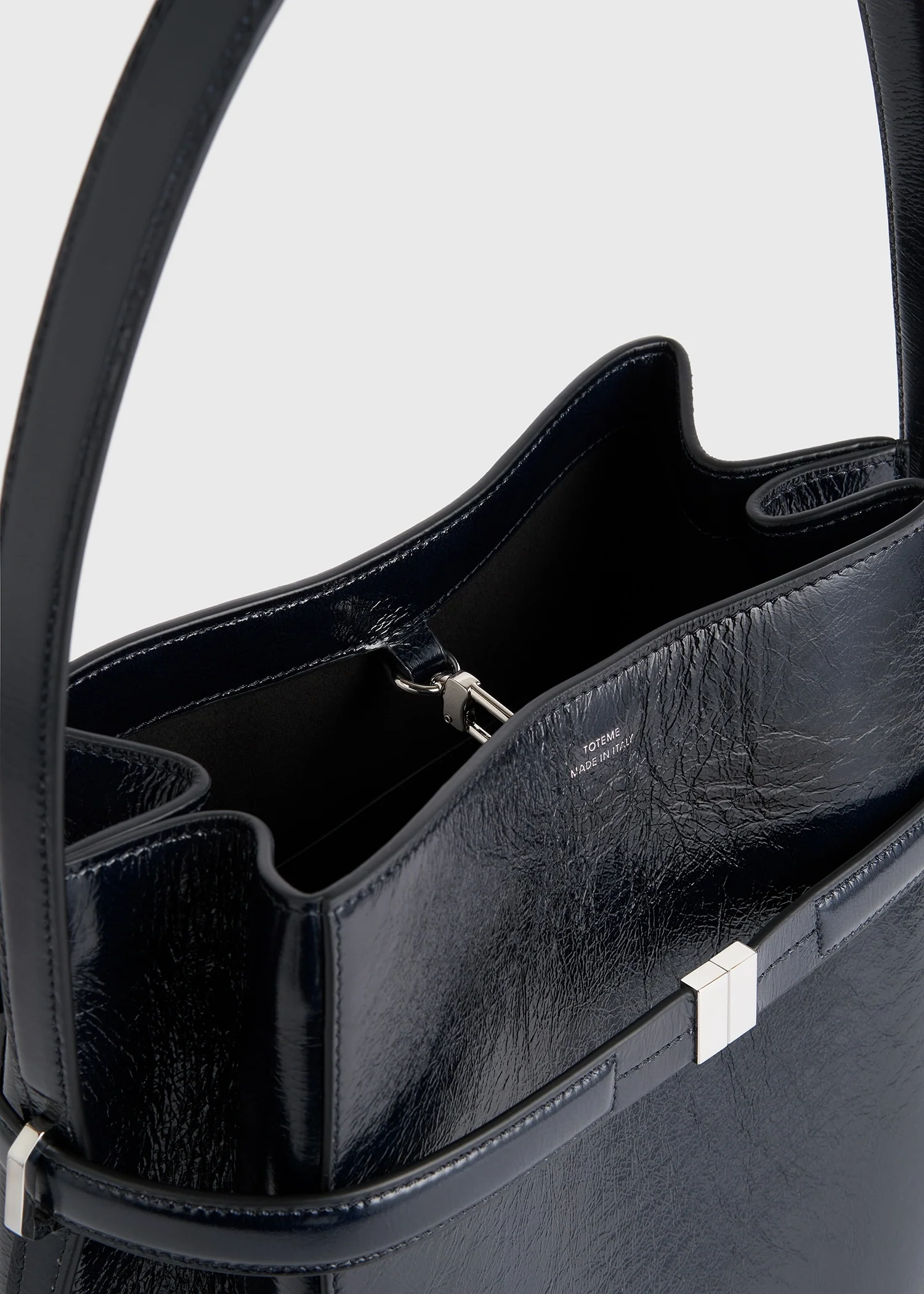 Belted Naplack bucket bag navy - Image 7
