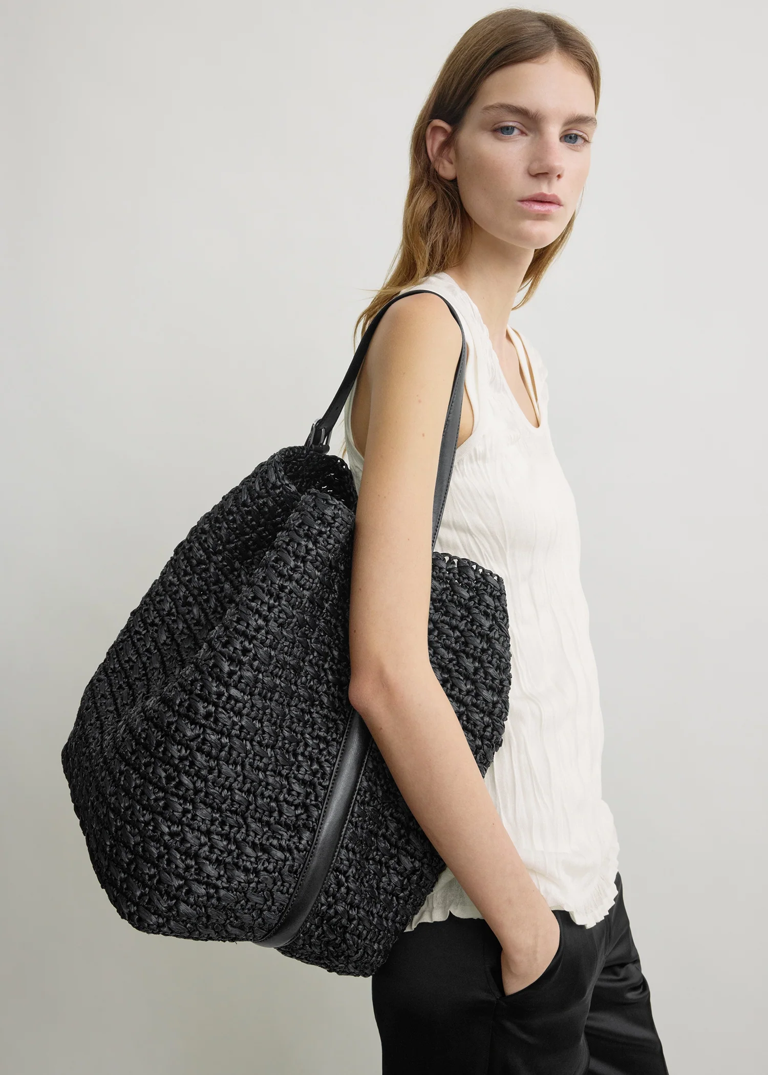 Belted paper raffia tote black - Image 2