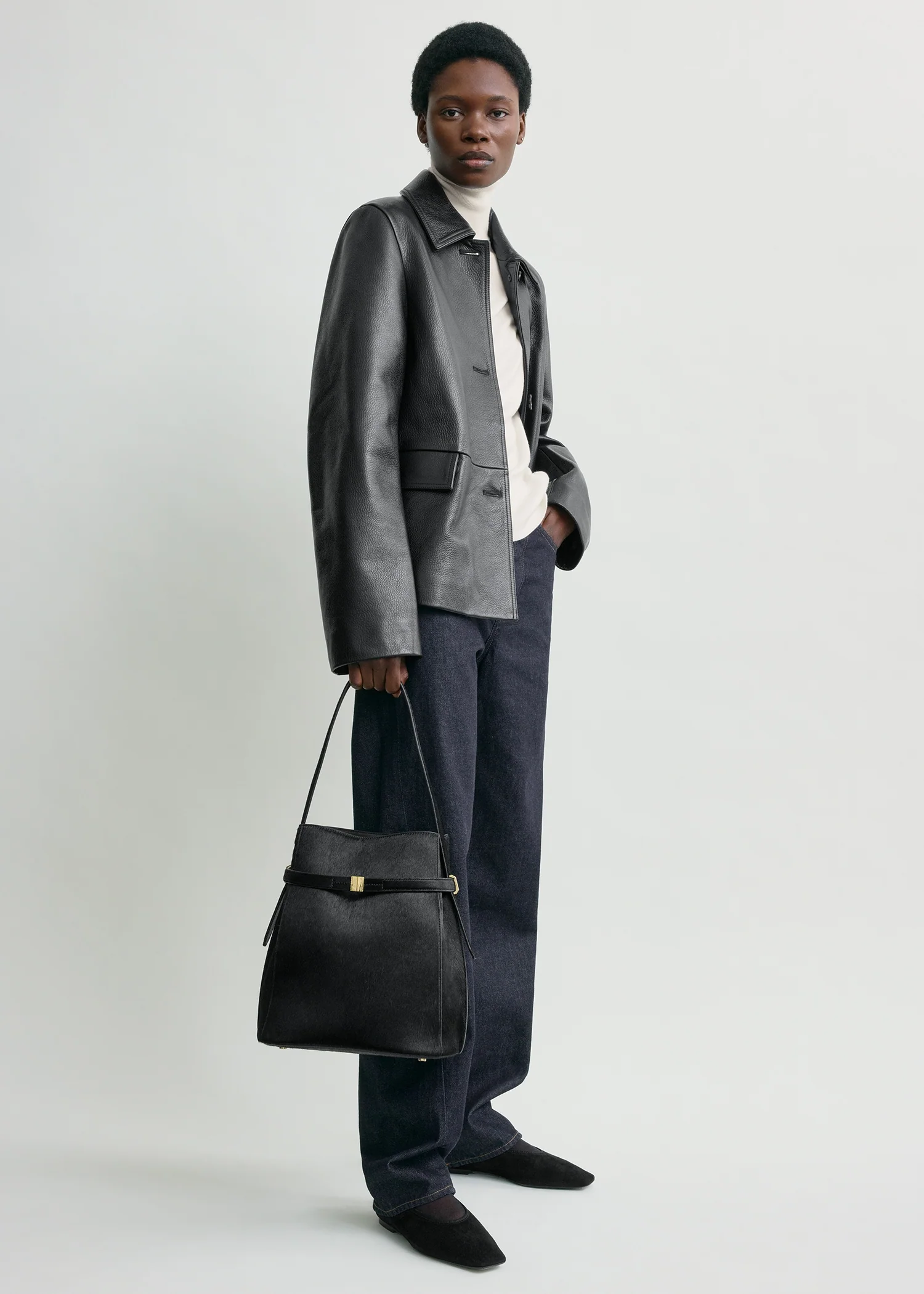 Belted pony hair bucket bag black - Image 3
