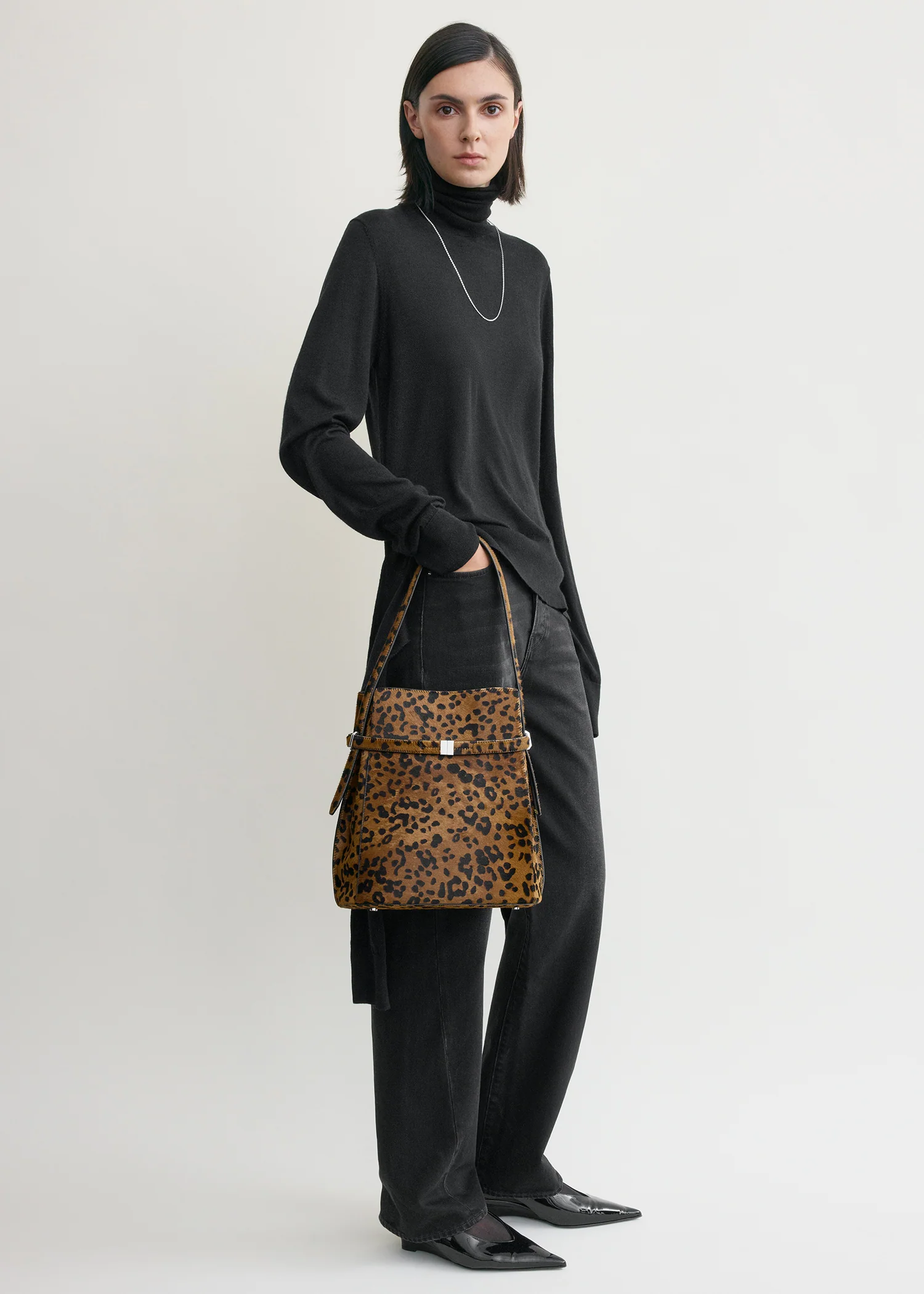 Belted pony hair bucket bag leopard - Image 3
