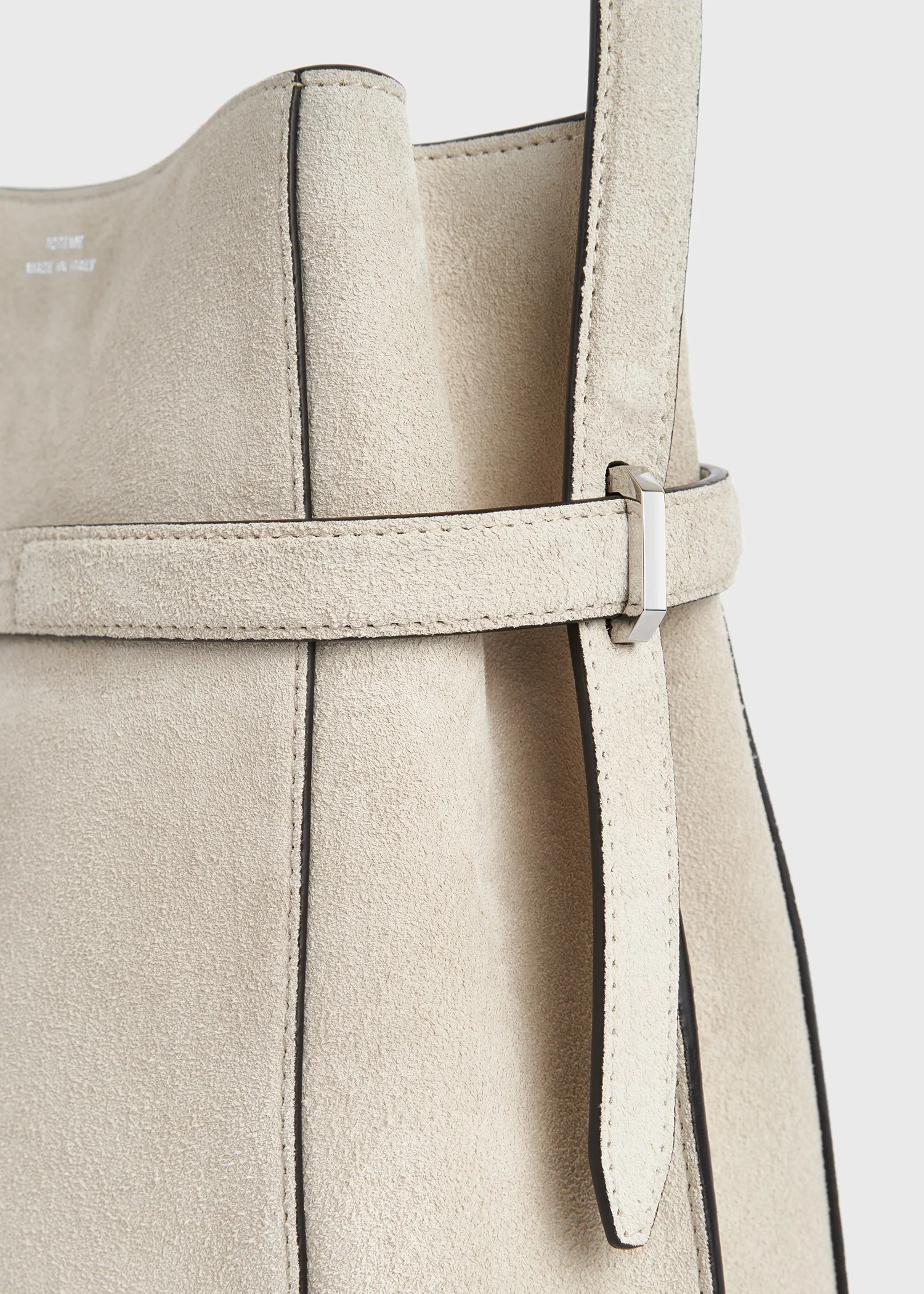 Belted suede bucket bag pearl - Image 4