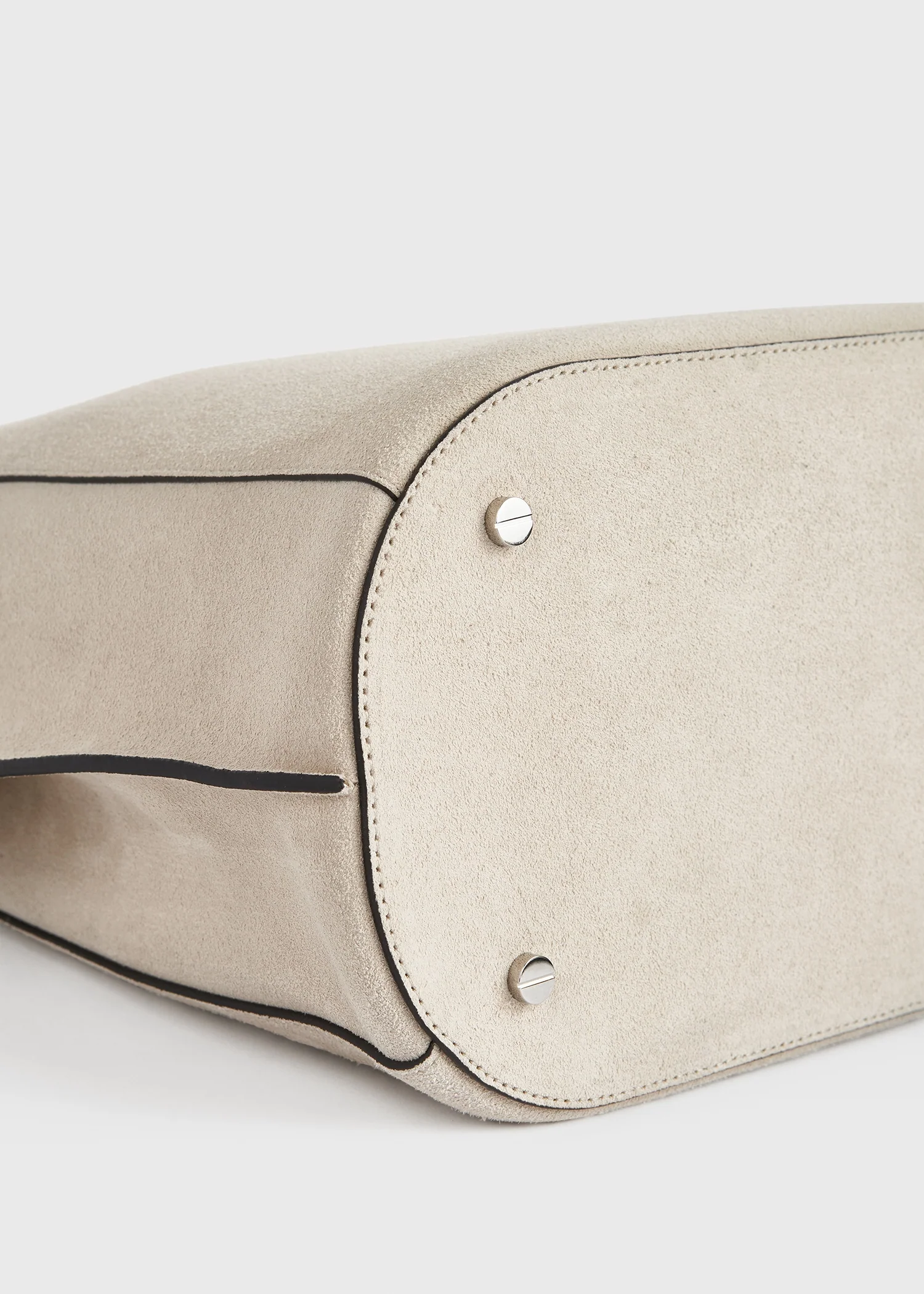 Belted suede bucket bag pearl - Image 6