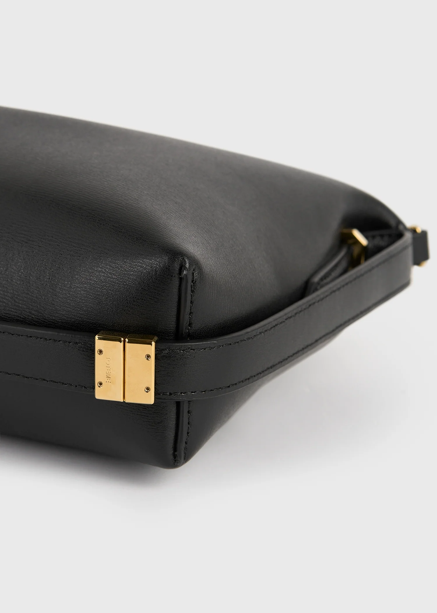 Bevel leather wristlet black - Image 8