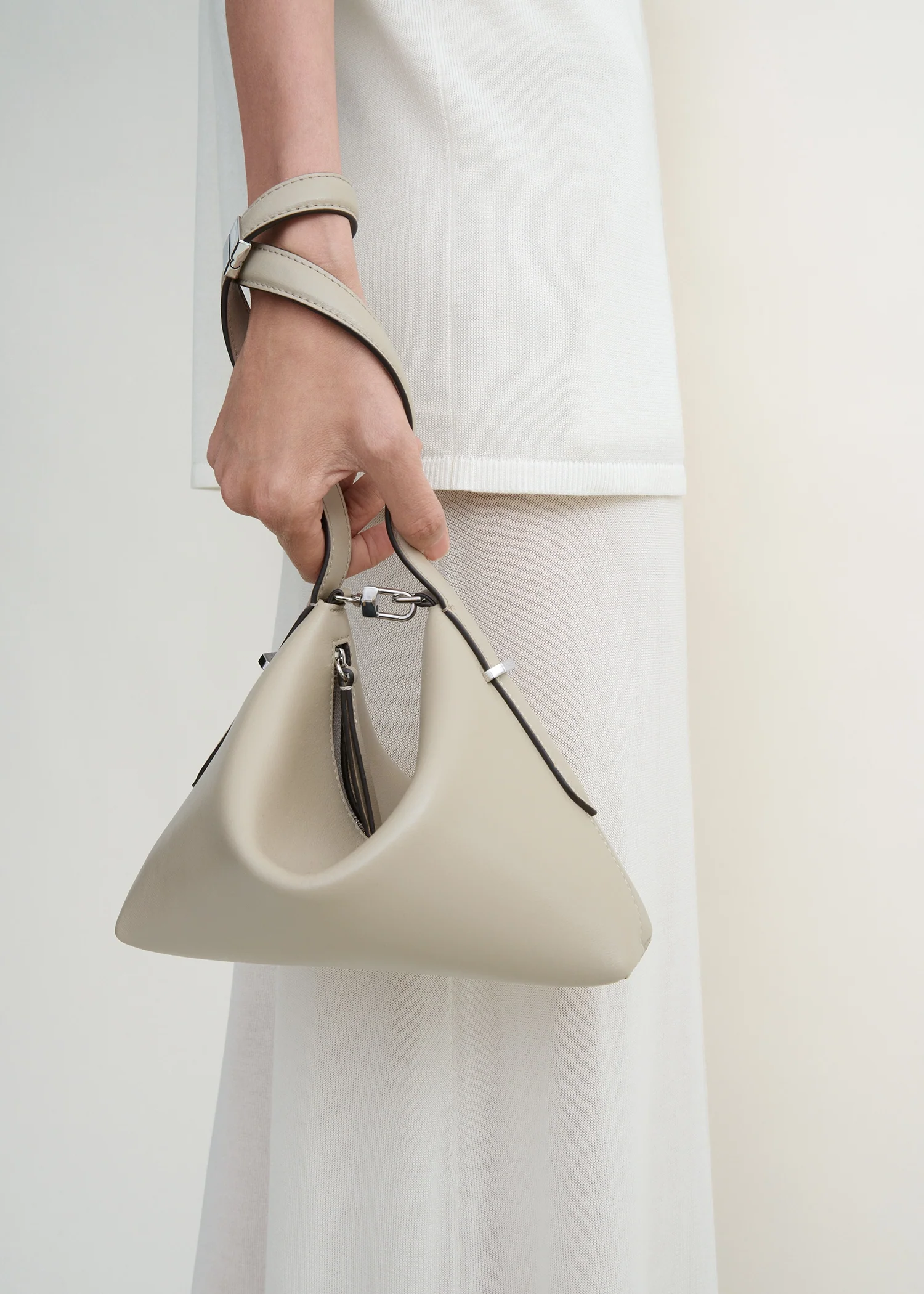 Bevel leather wristlet fawn - Image 2
