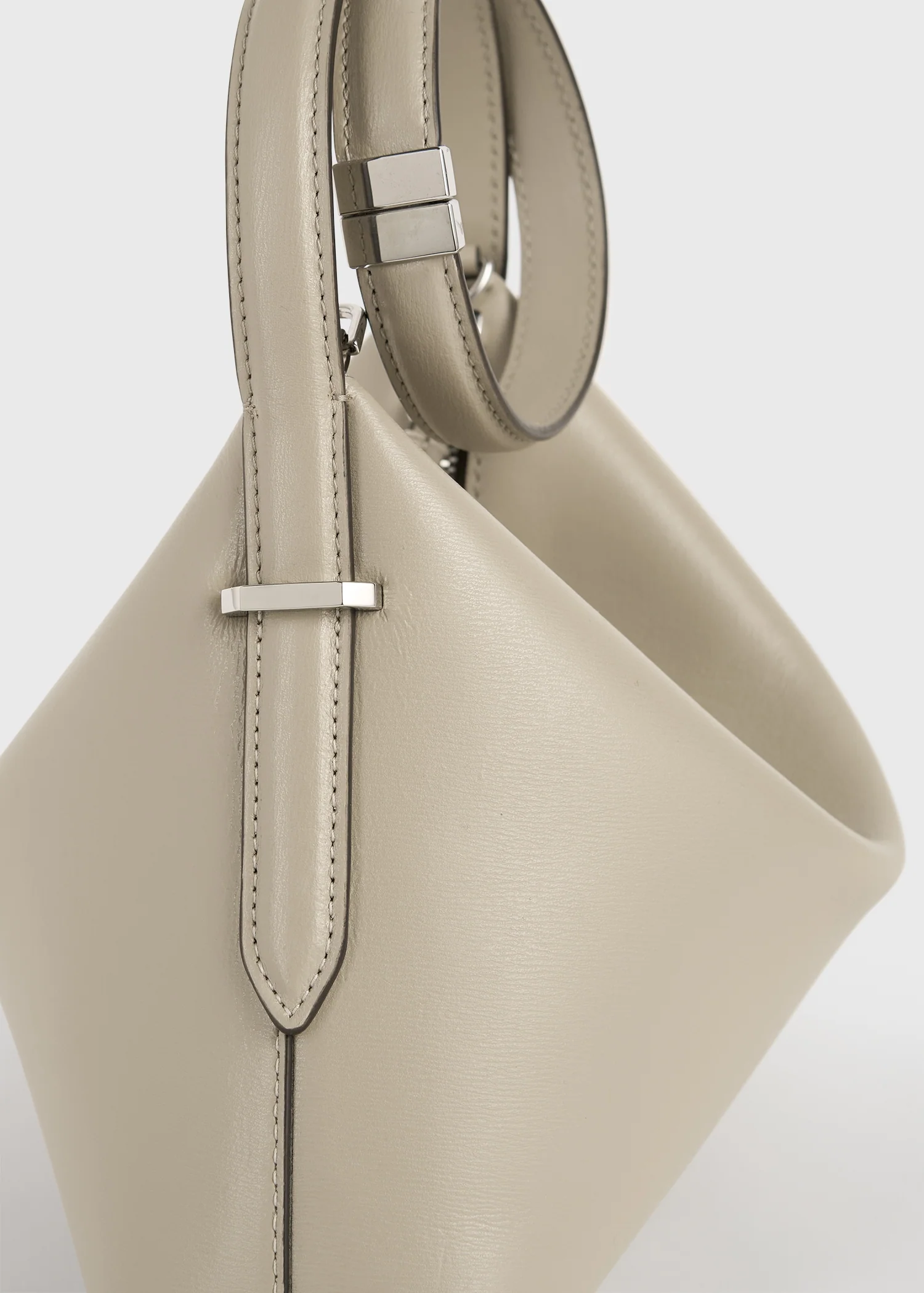 Bevel leather wristlet fawn - Image 5