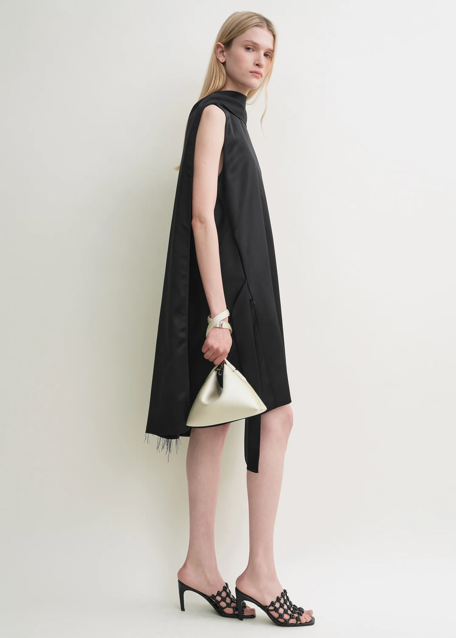 Bevel satin wristlet ecru - Image 3