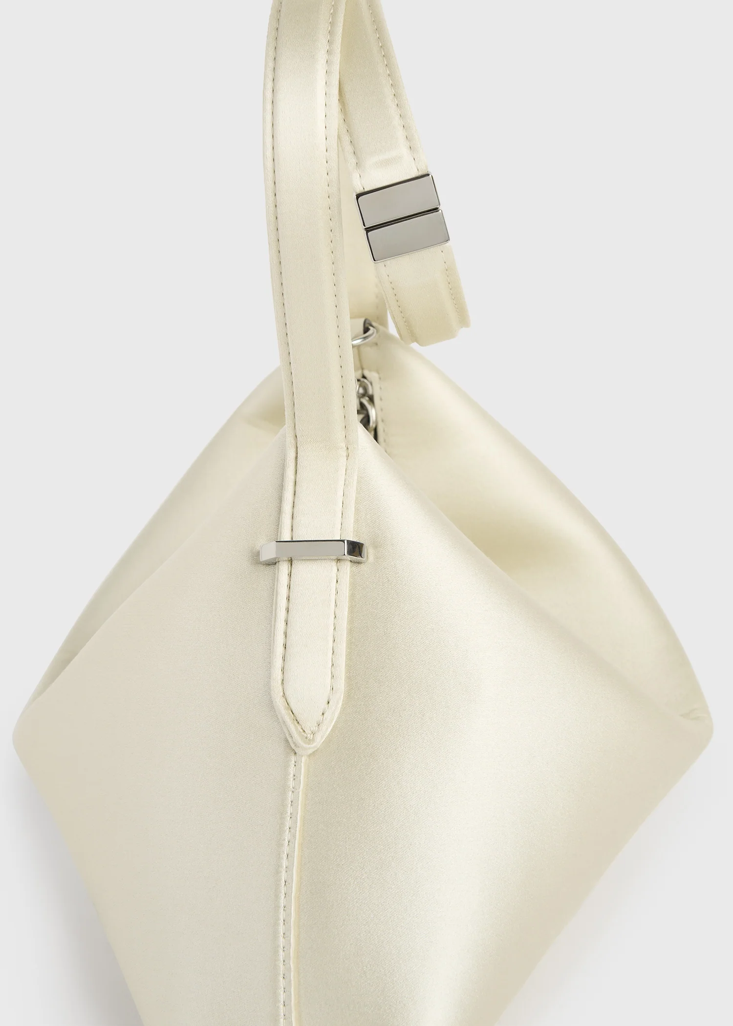 Bevel satin wristlet ecru - Image 5