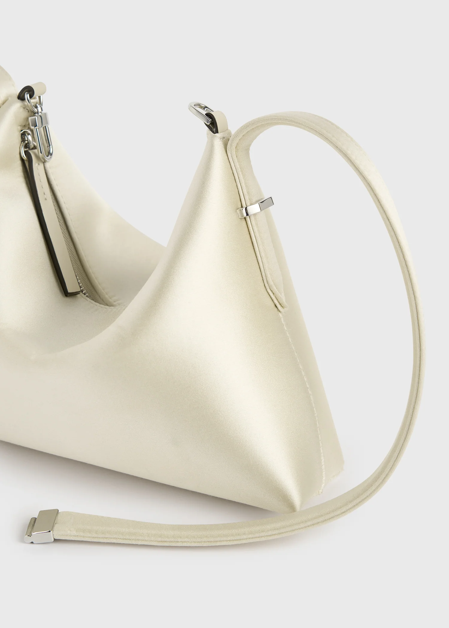 Bevel satin wristlet ecru - Image 6