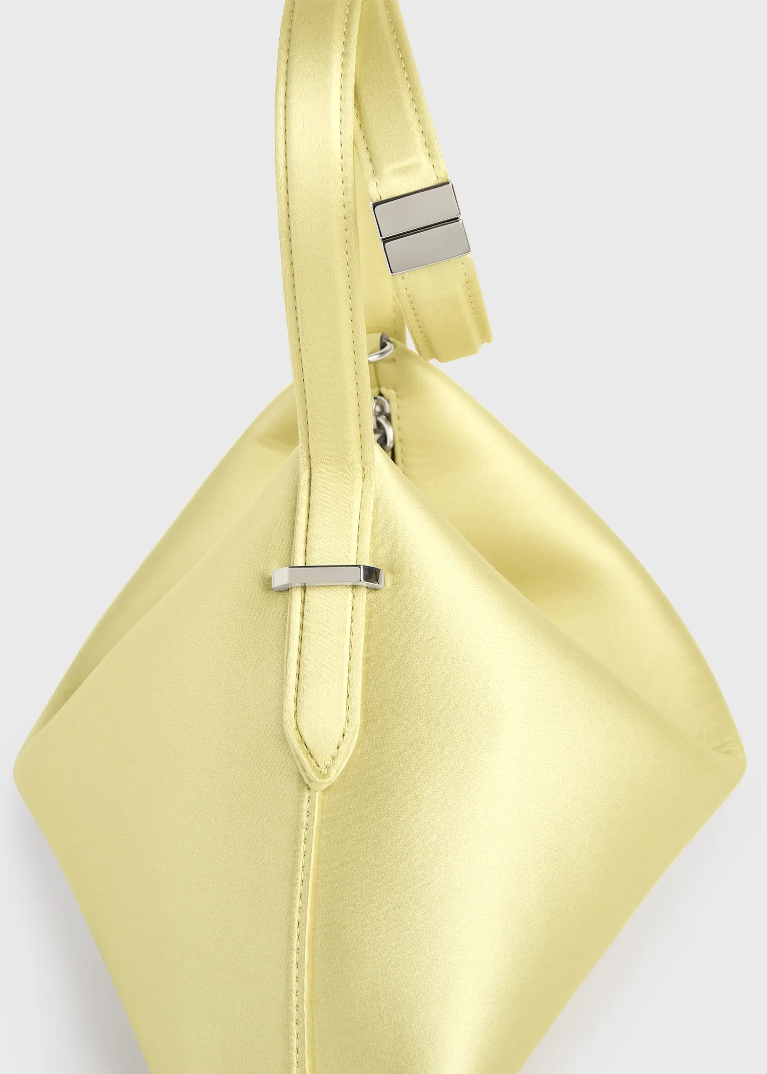 Bevel satin wristlet pale yellow - Image 4
