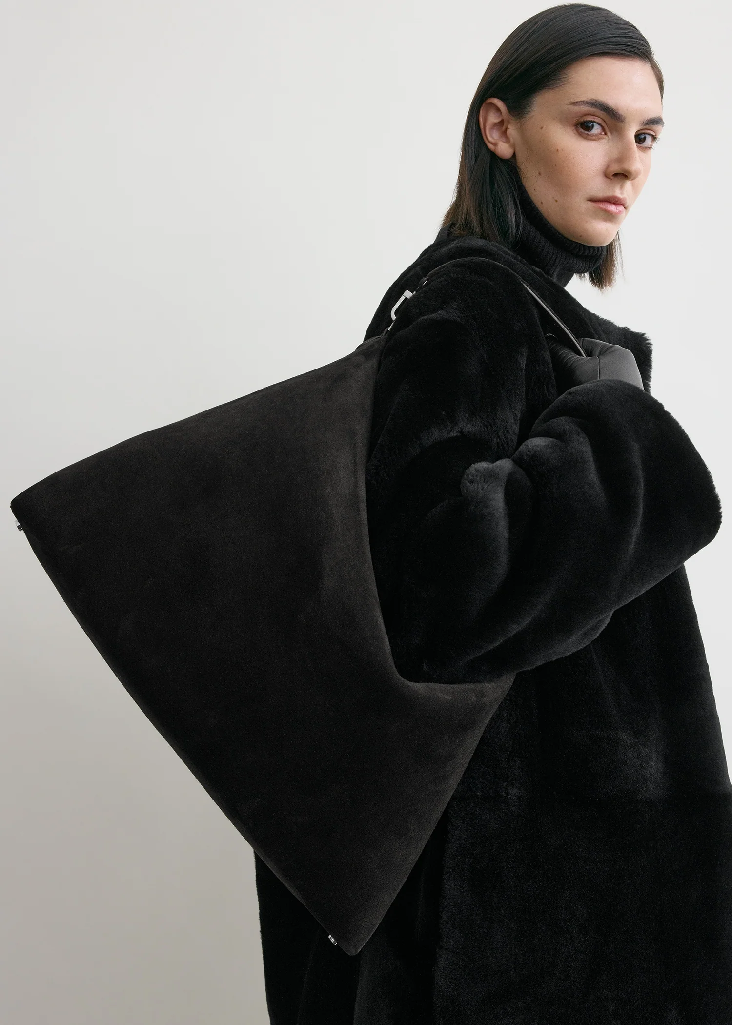 Bevel suede bag black - Image 2