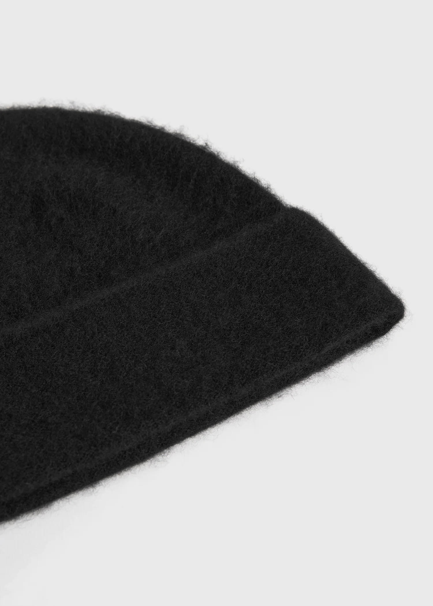Brushed cashmere beanie black - Image 4