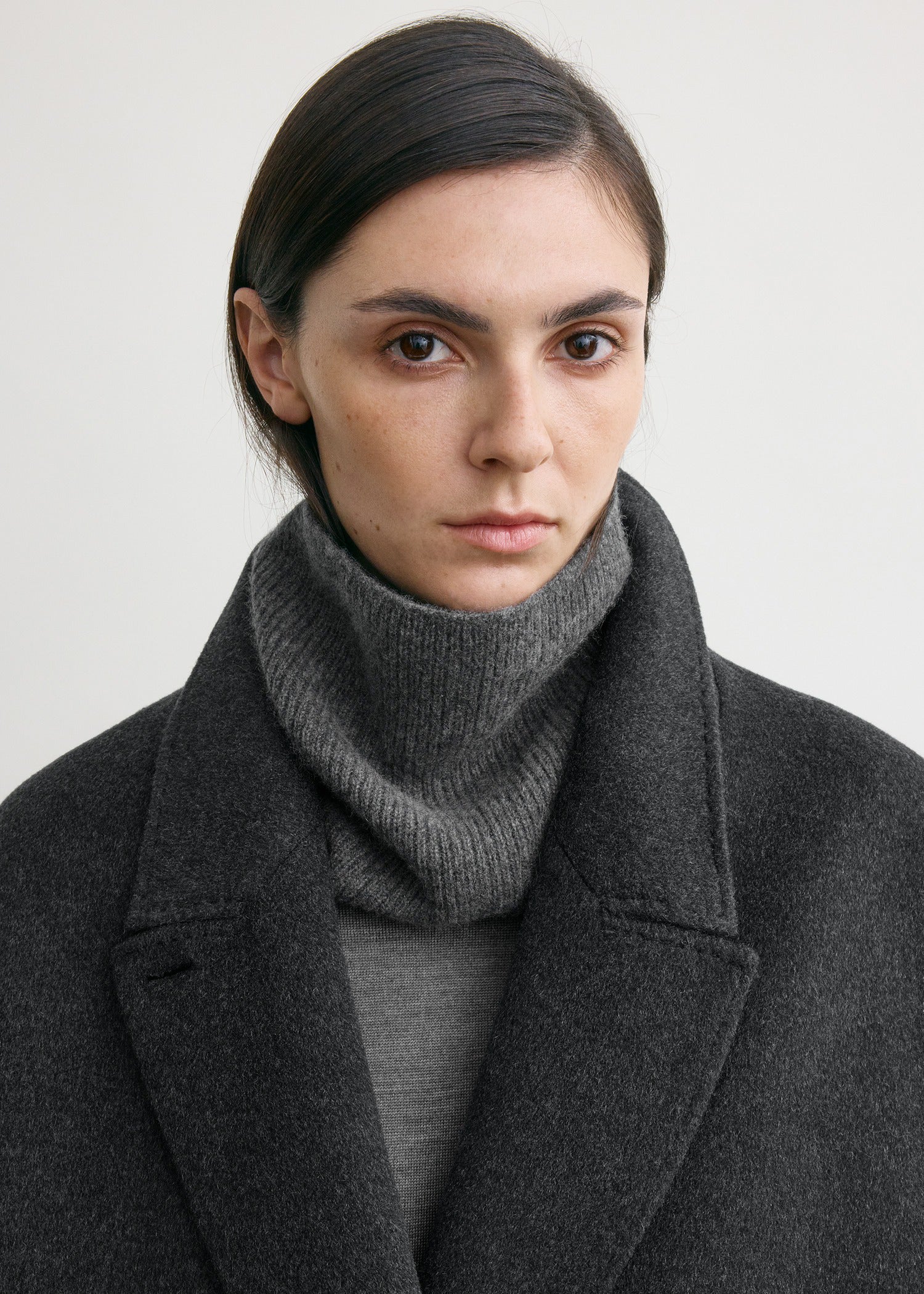 Cashmere neck warmer charcoal - Image 2