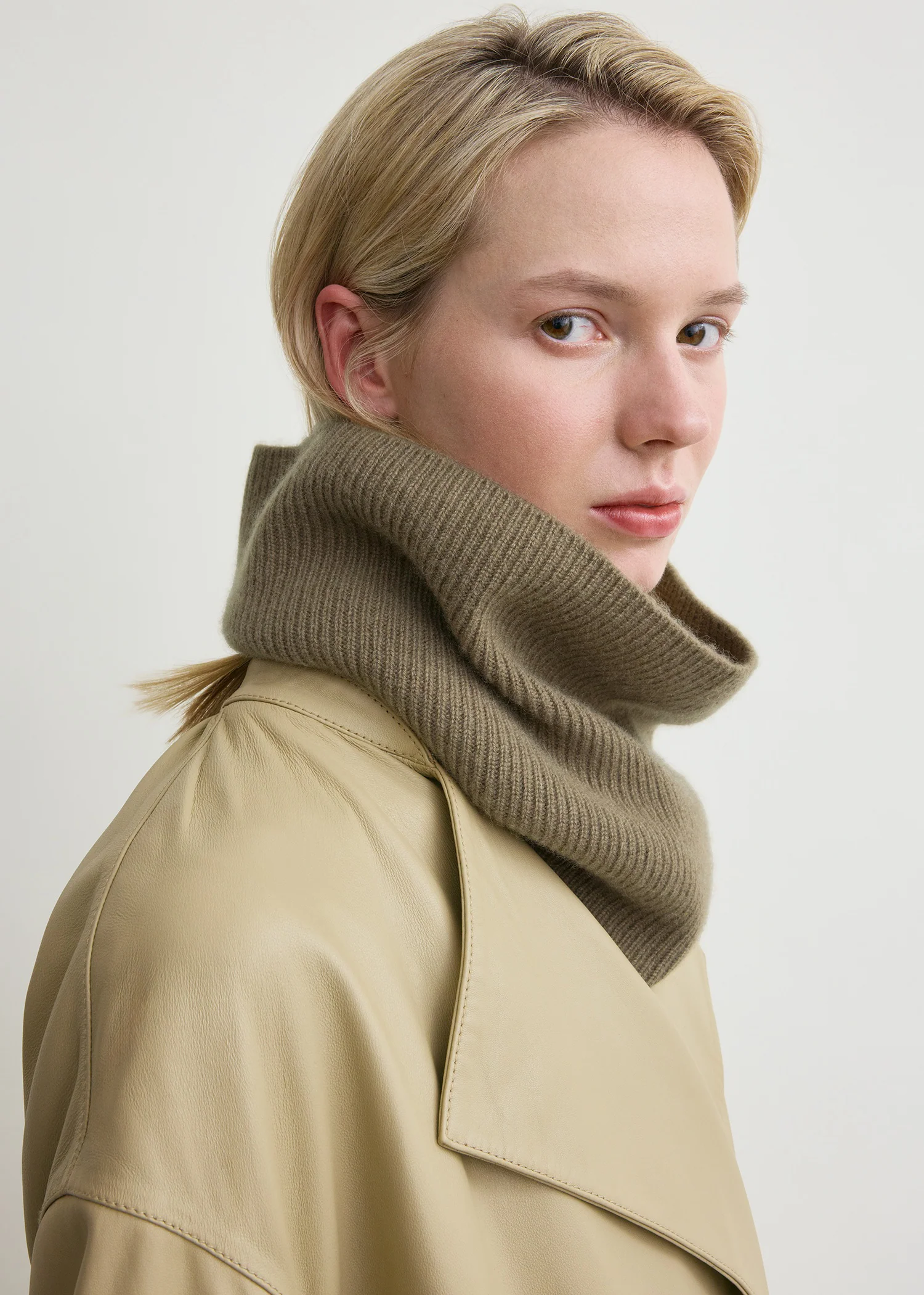 Cashmere neck warmer hazel - Image 3