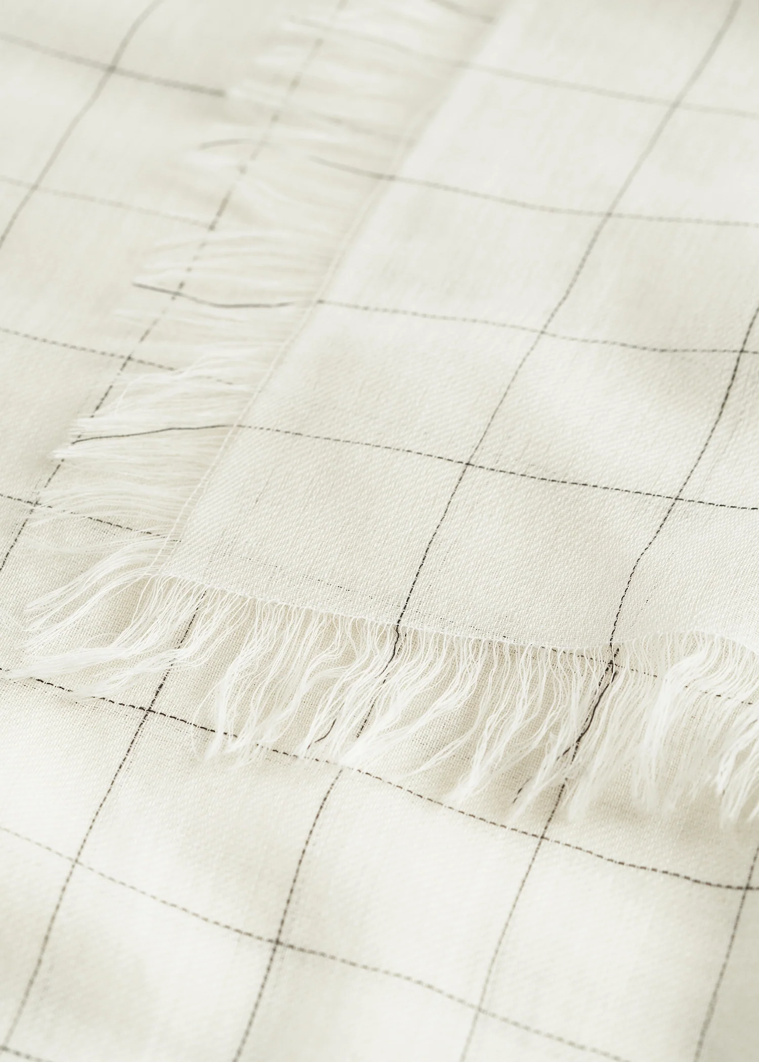Checked light wool scarf ecru/black - Image 4
