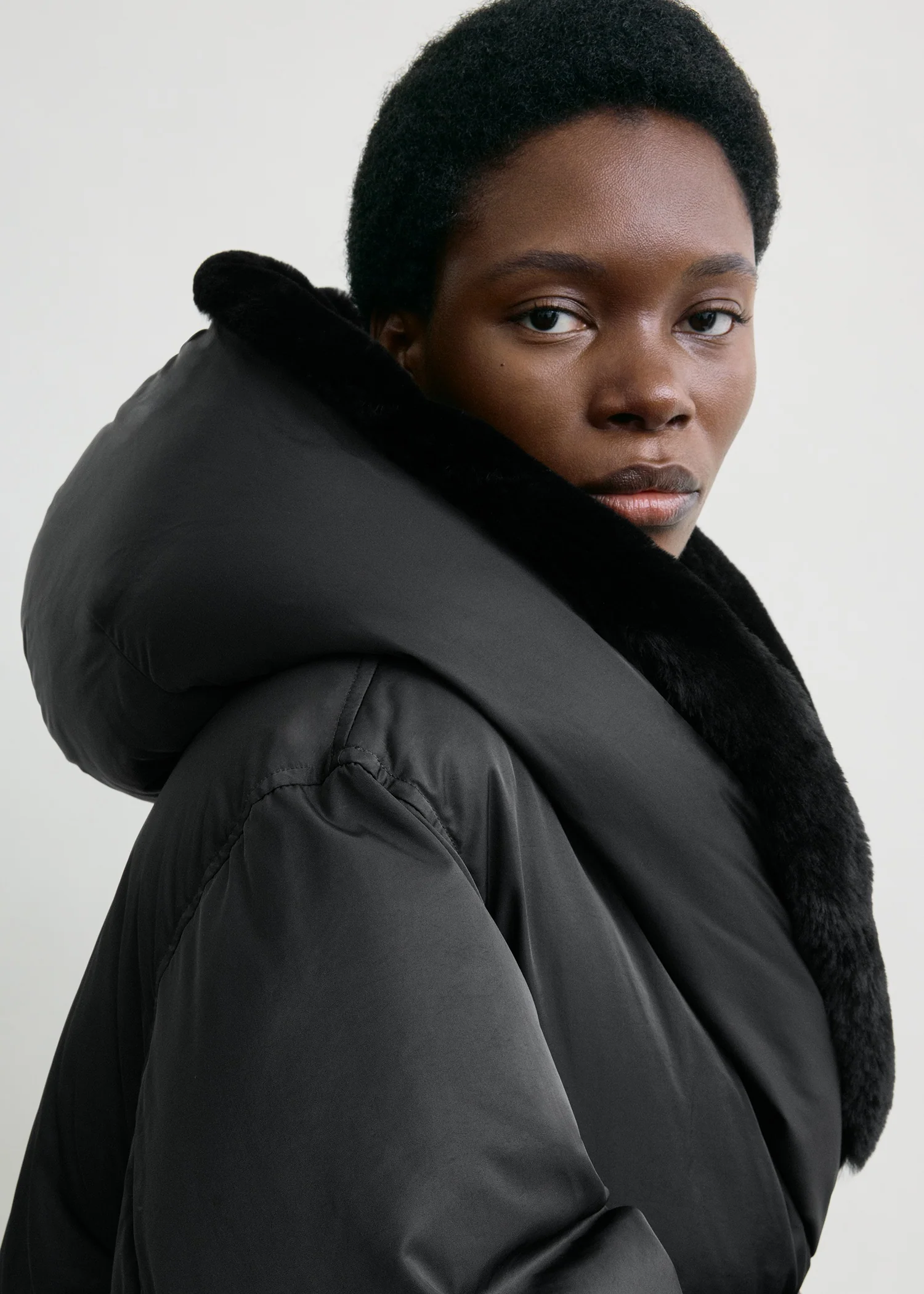 Cinched puffer jacket black - Image 5