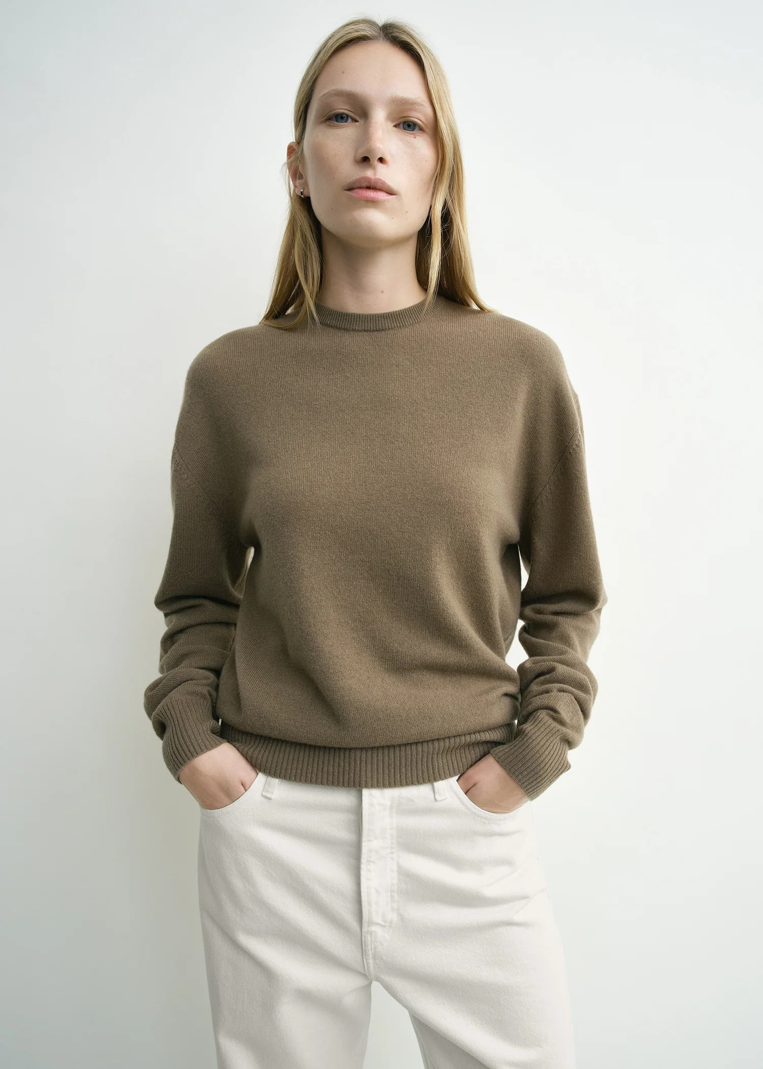 Classic cashmere crew knit hazel - Image 4