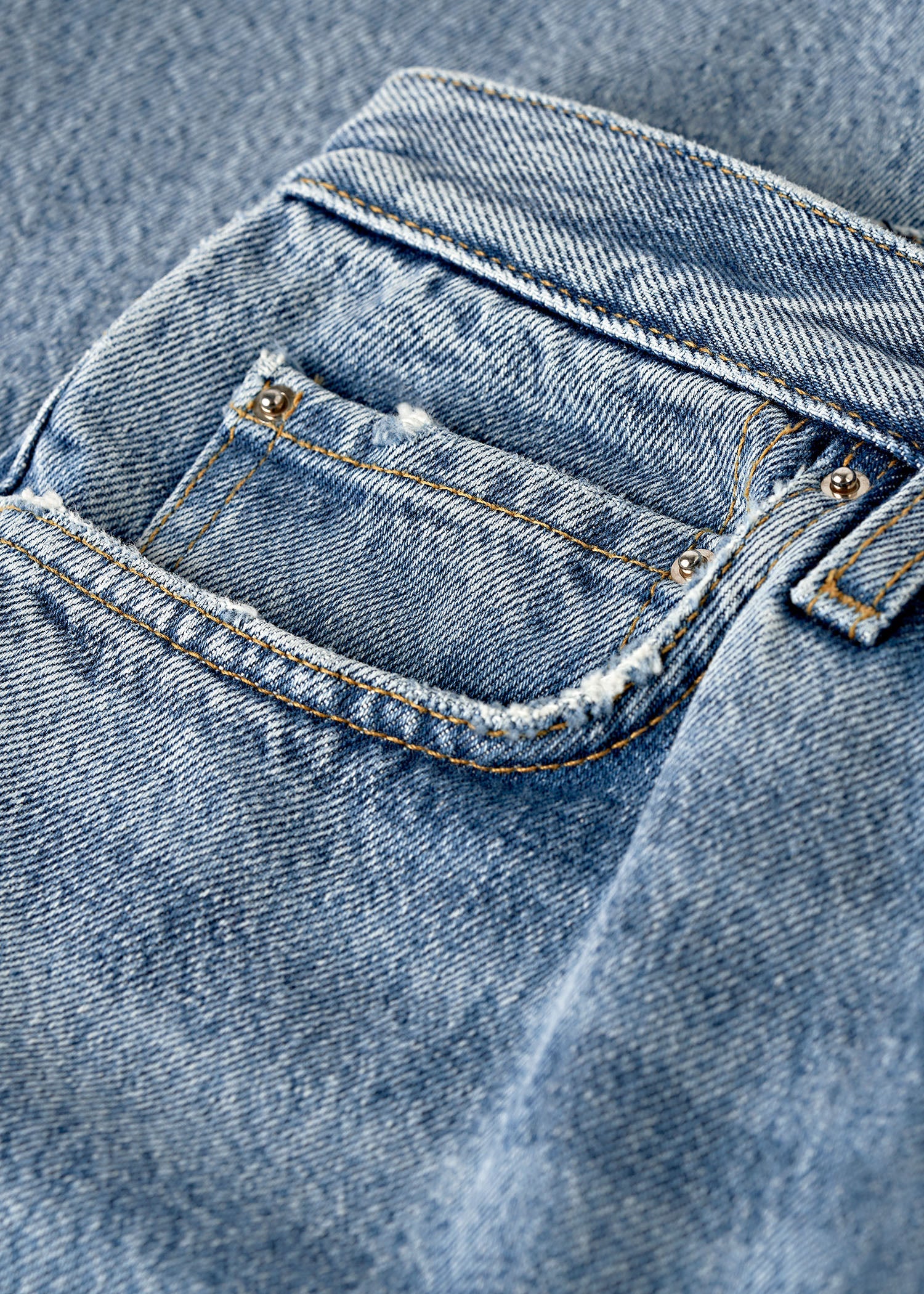 Classic cut denim worn blue - Image 6