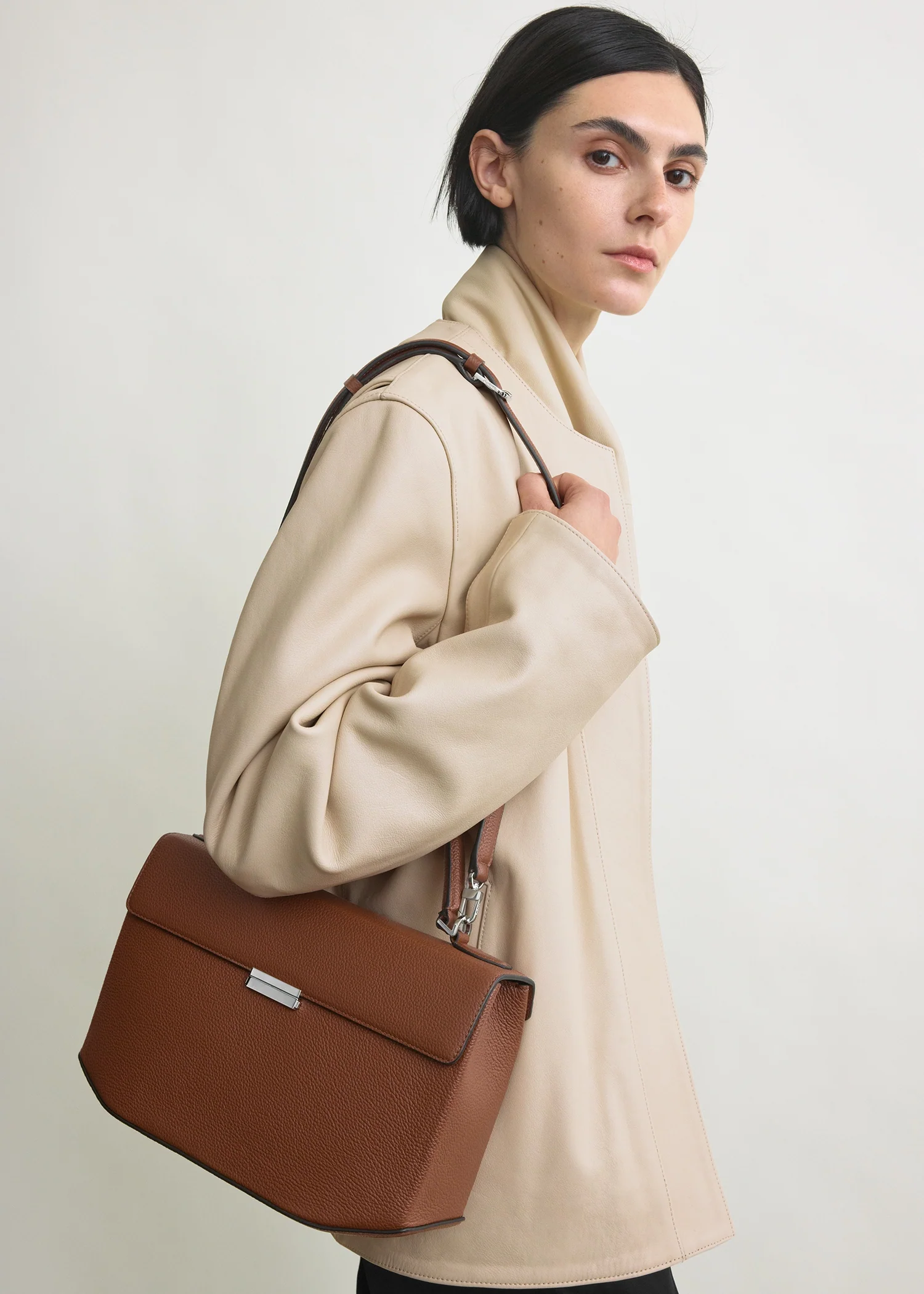 Clip grained-leather top handle sienna - Image 2