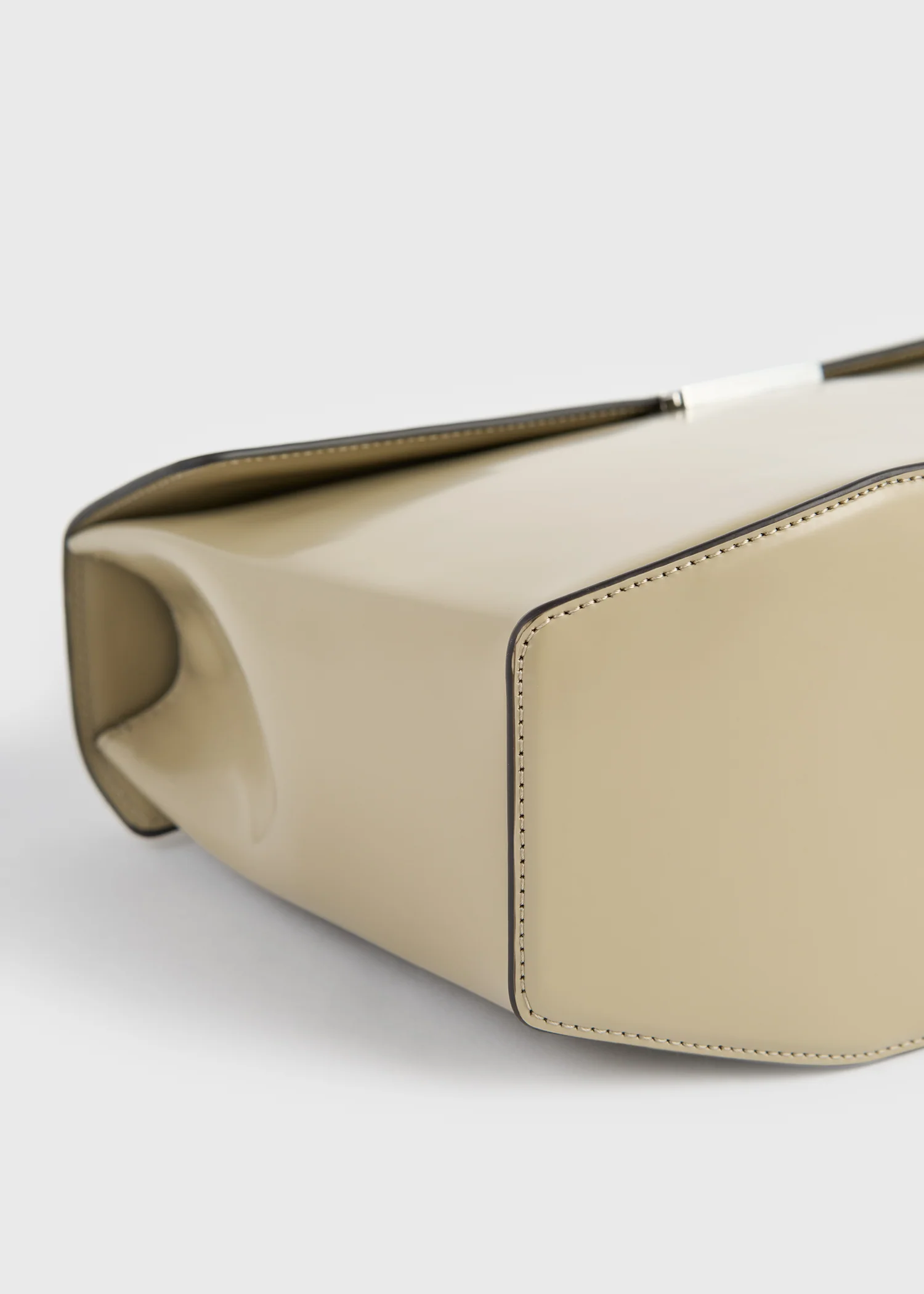 Clip polished-leather top handle cashew - Image 7