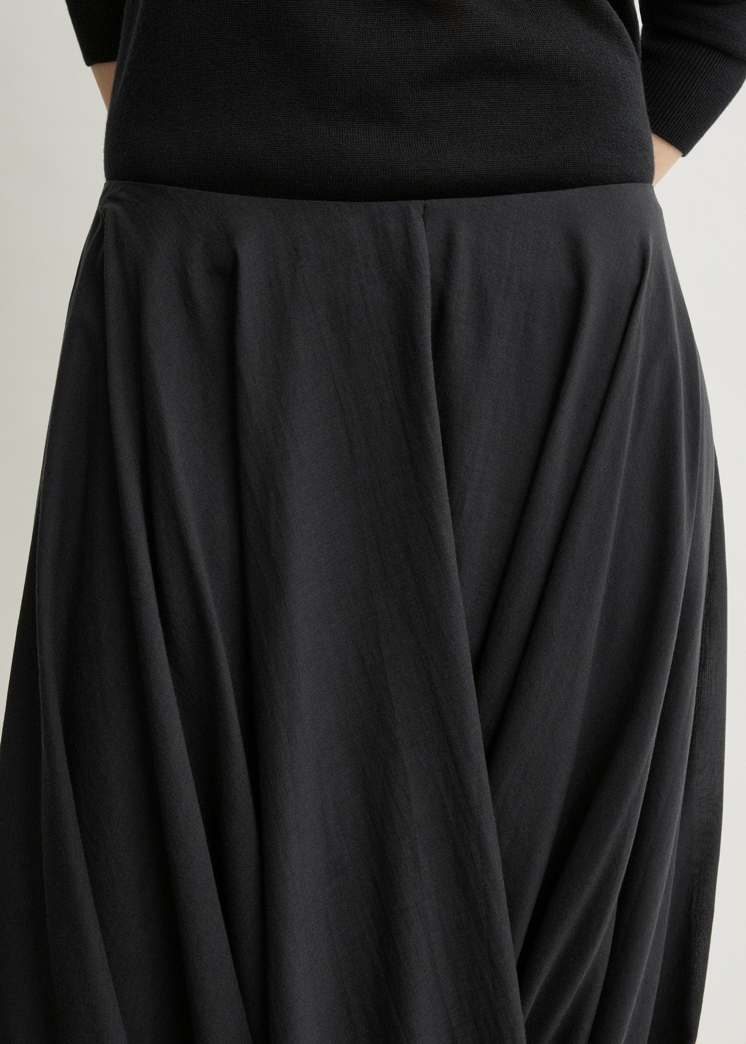 Cocoon skirt black petite - Image 4