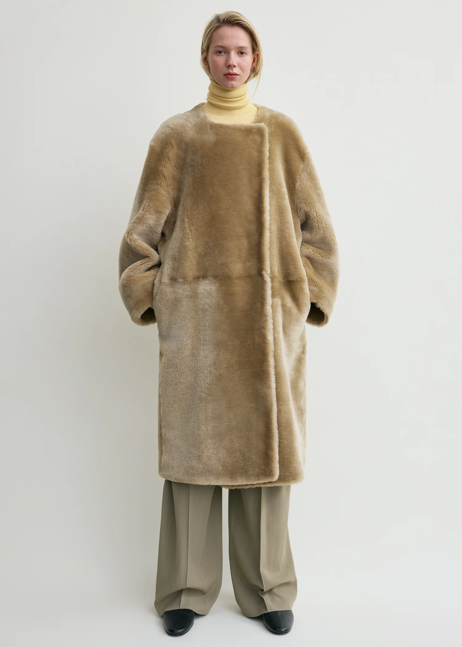 Collarless shearling coat rye - Image 2