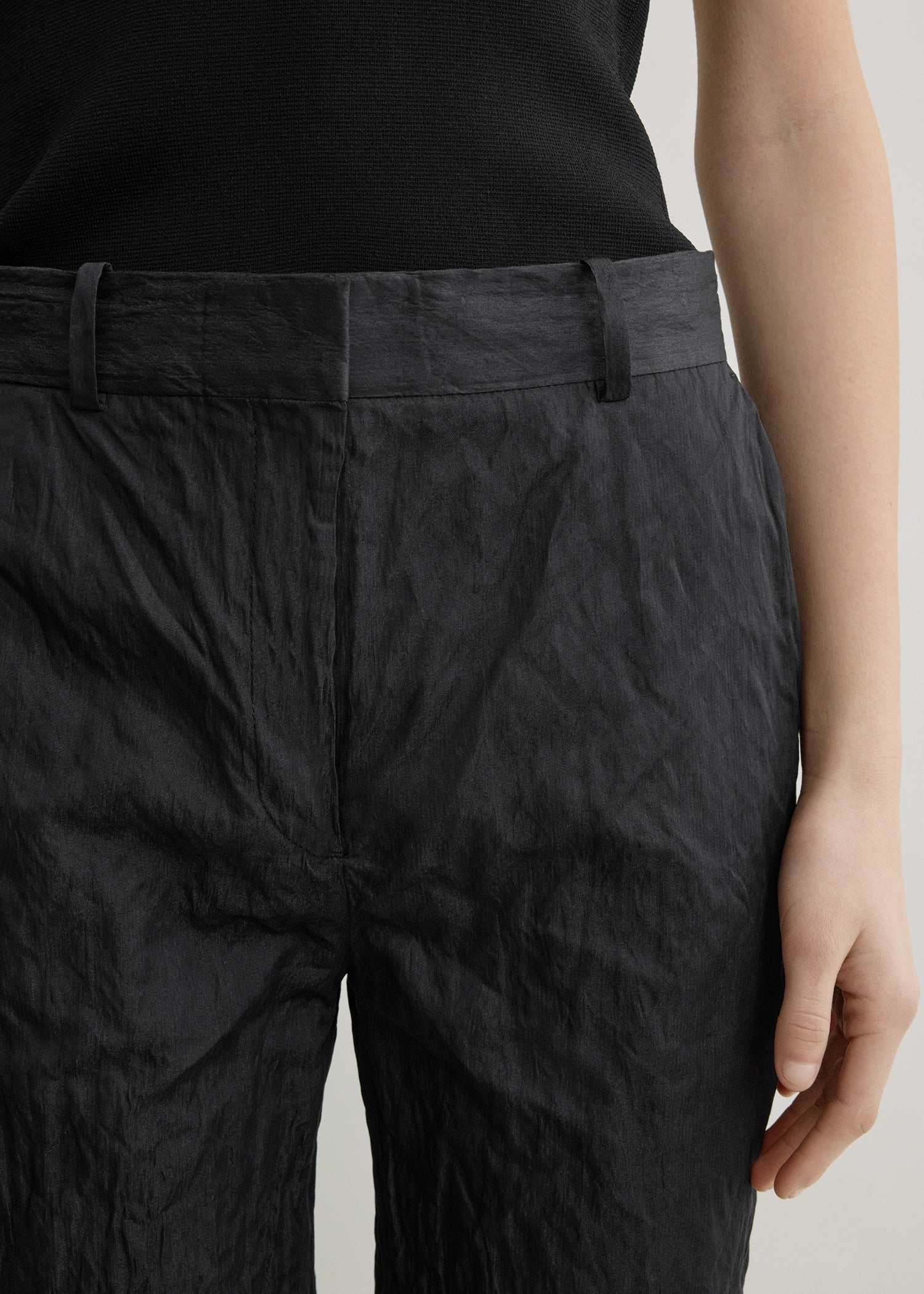 Crinkled cotton trousers black - Image 4