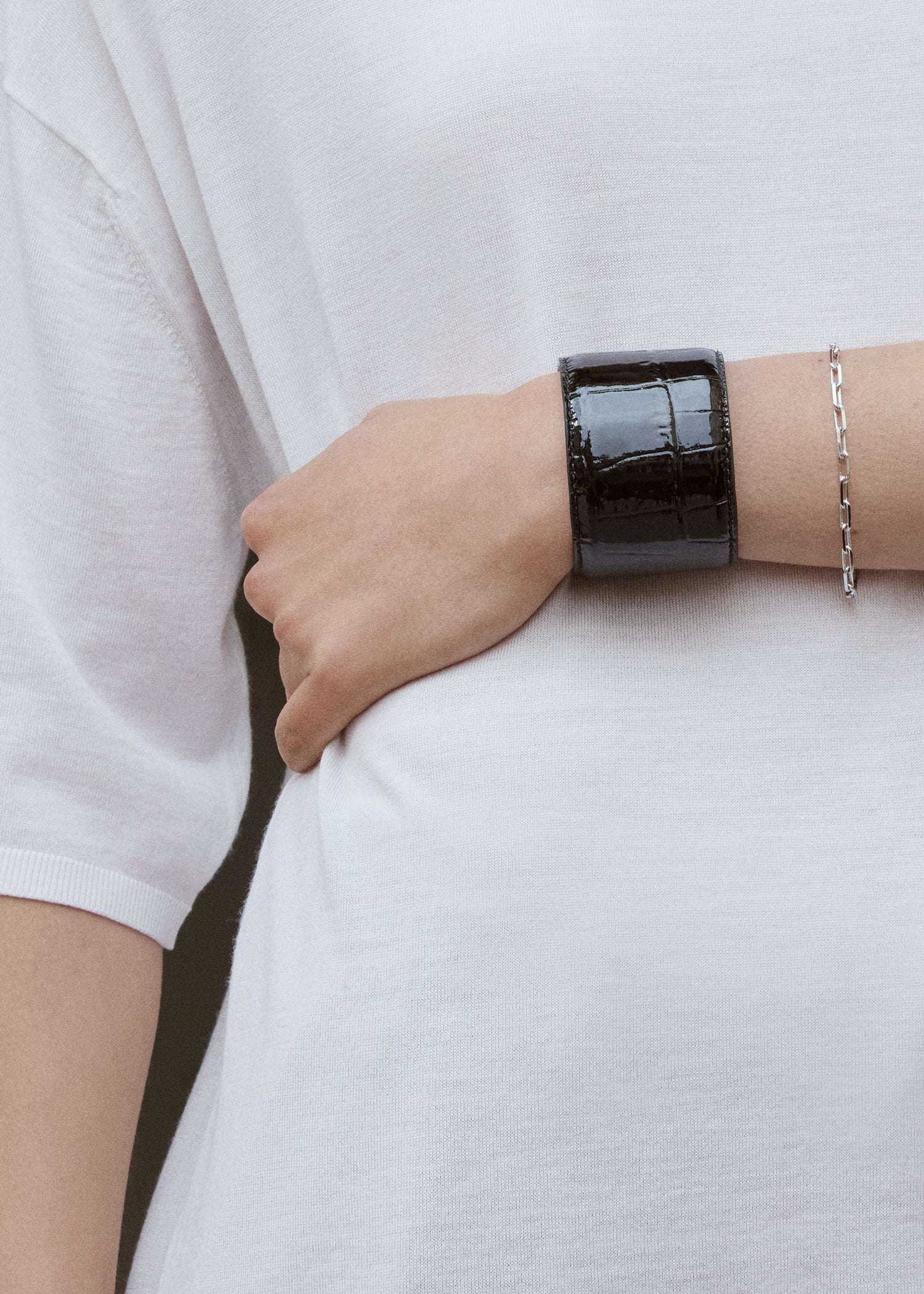 Croco-embossed cuff black - Image 2