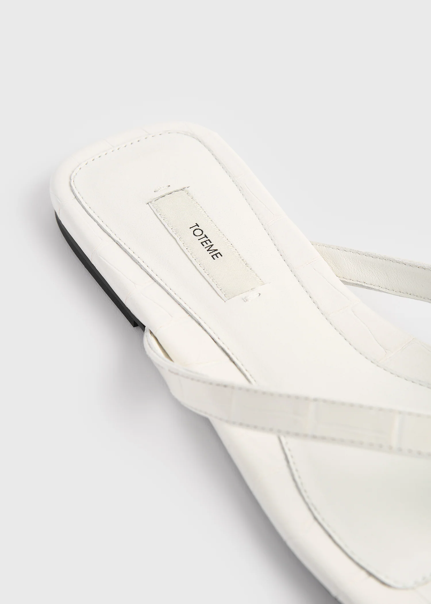 Croco-embossed flip flops off-white - Image 5