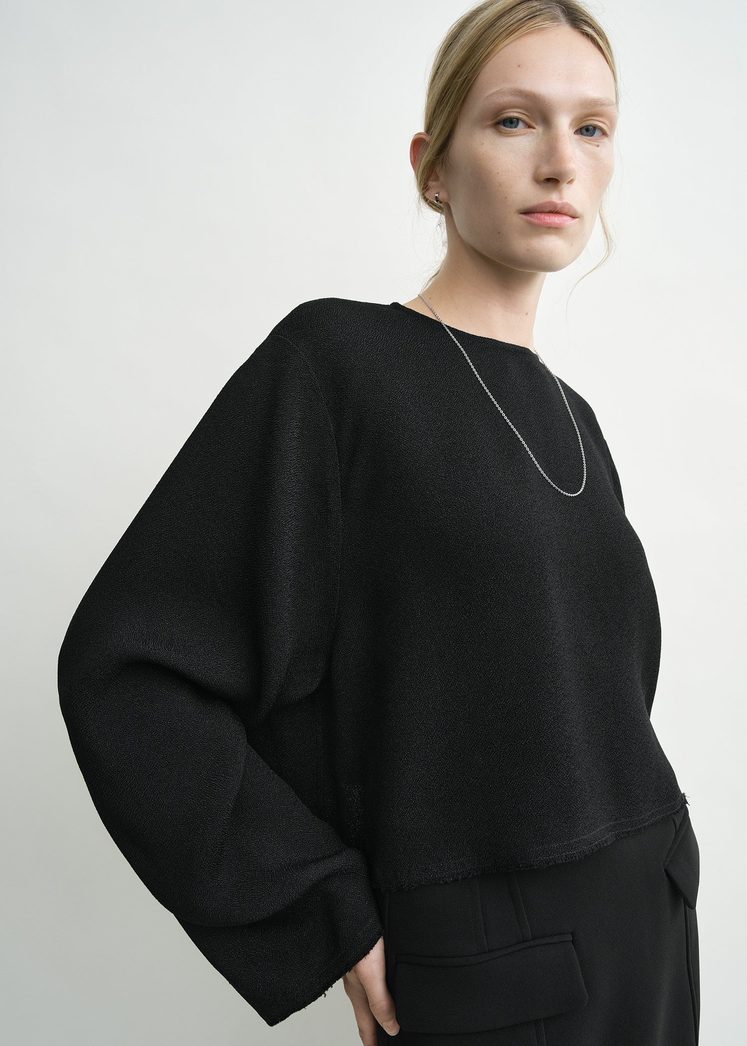 Cropped sablé blouse black - Image 4