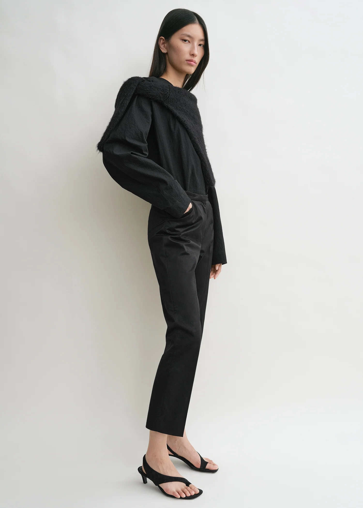 Cropped straight trousers black - Image 2