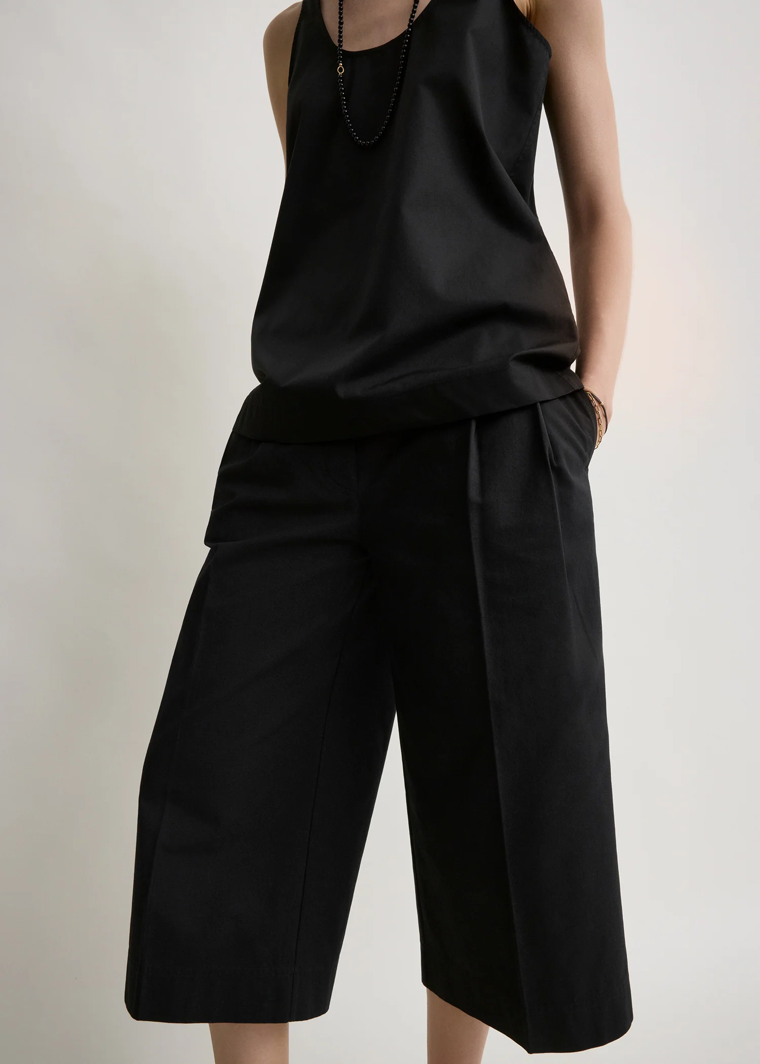 Cropped trousers black - Image 4
