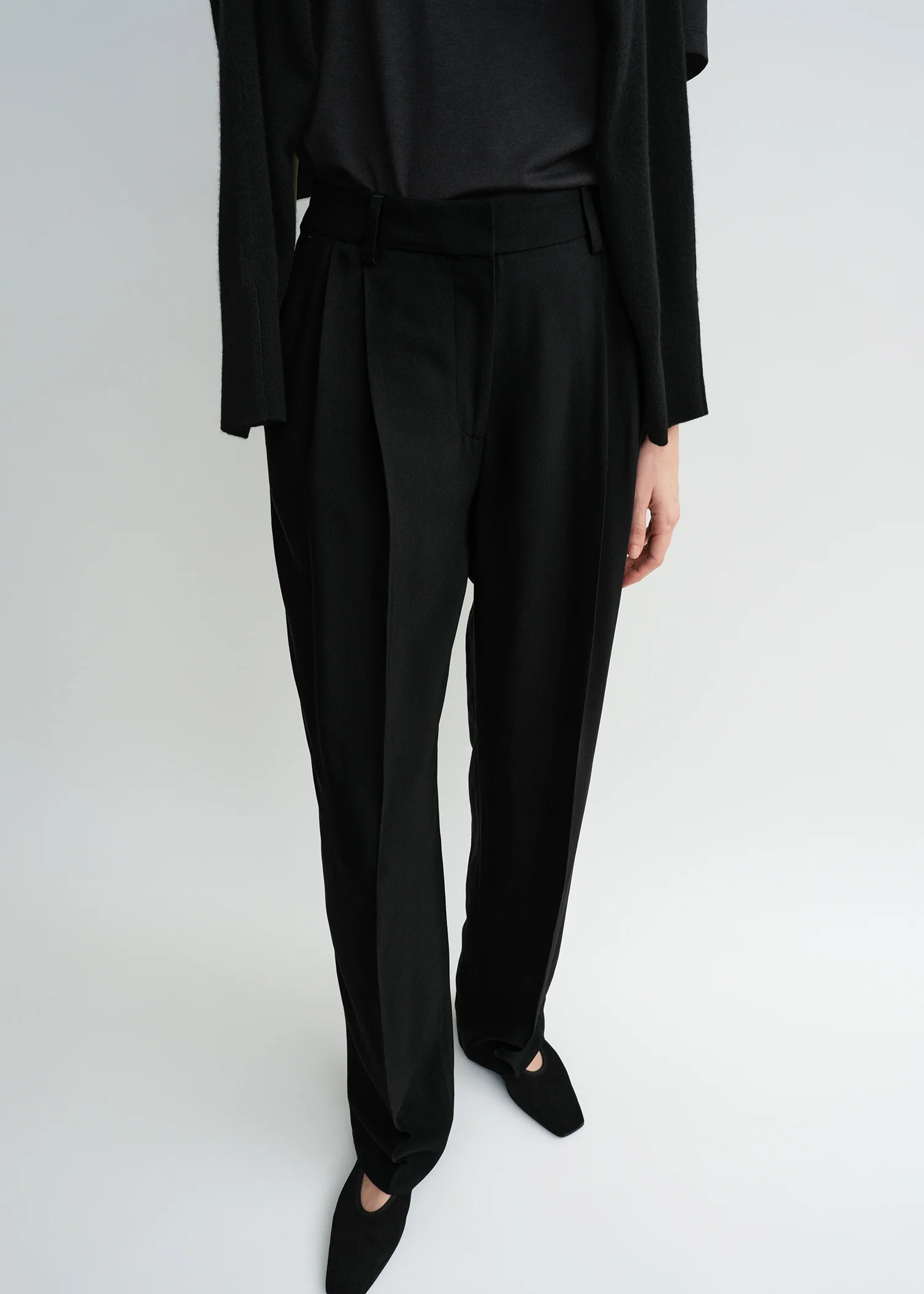 Double-pleat fluid trousers black petite - Image 4