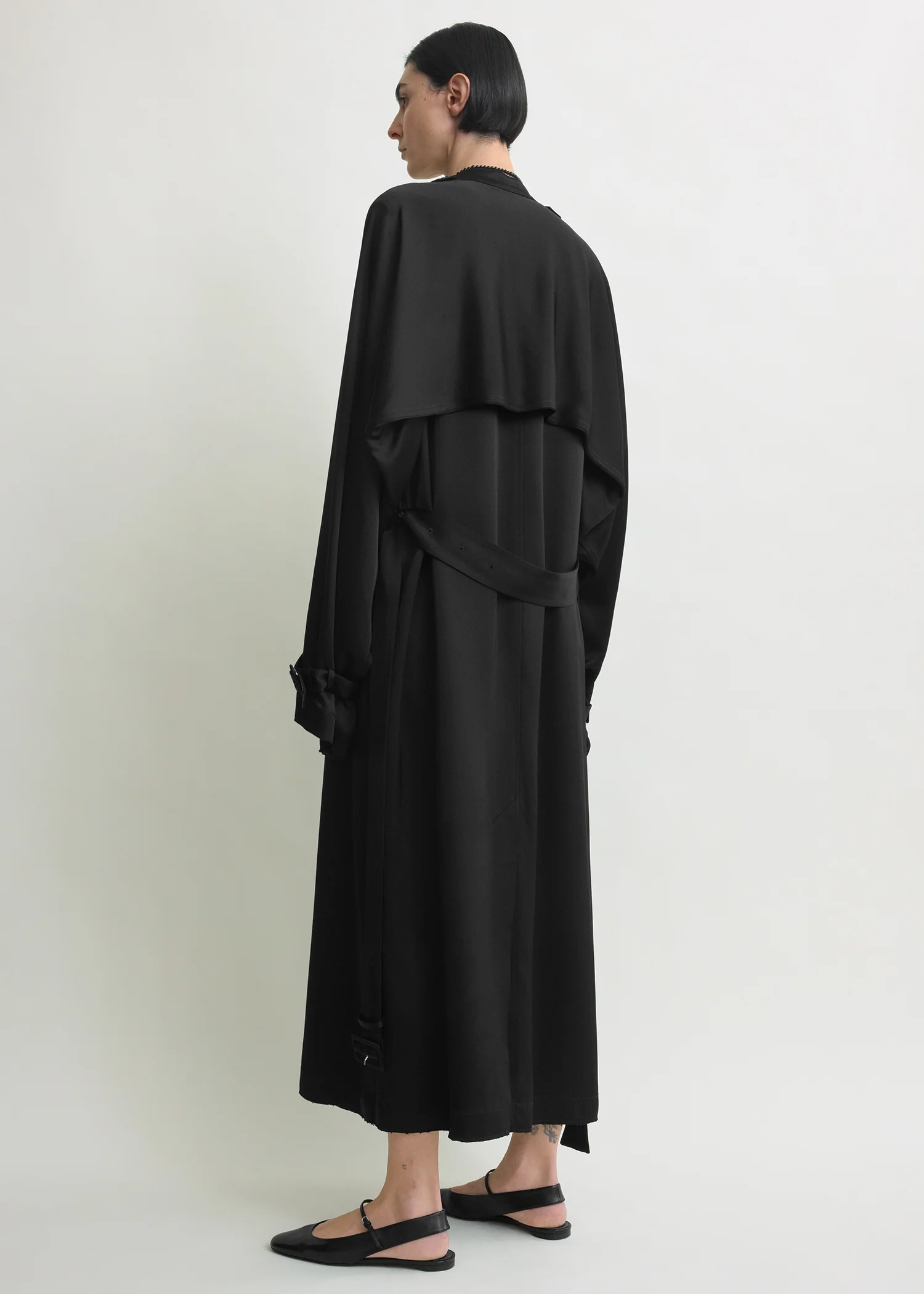 Draped satin trench black - Image 3