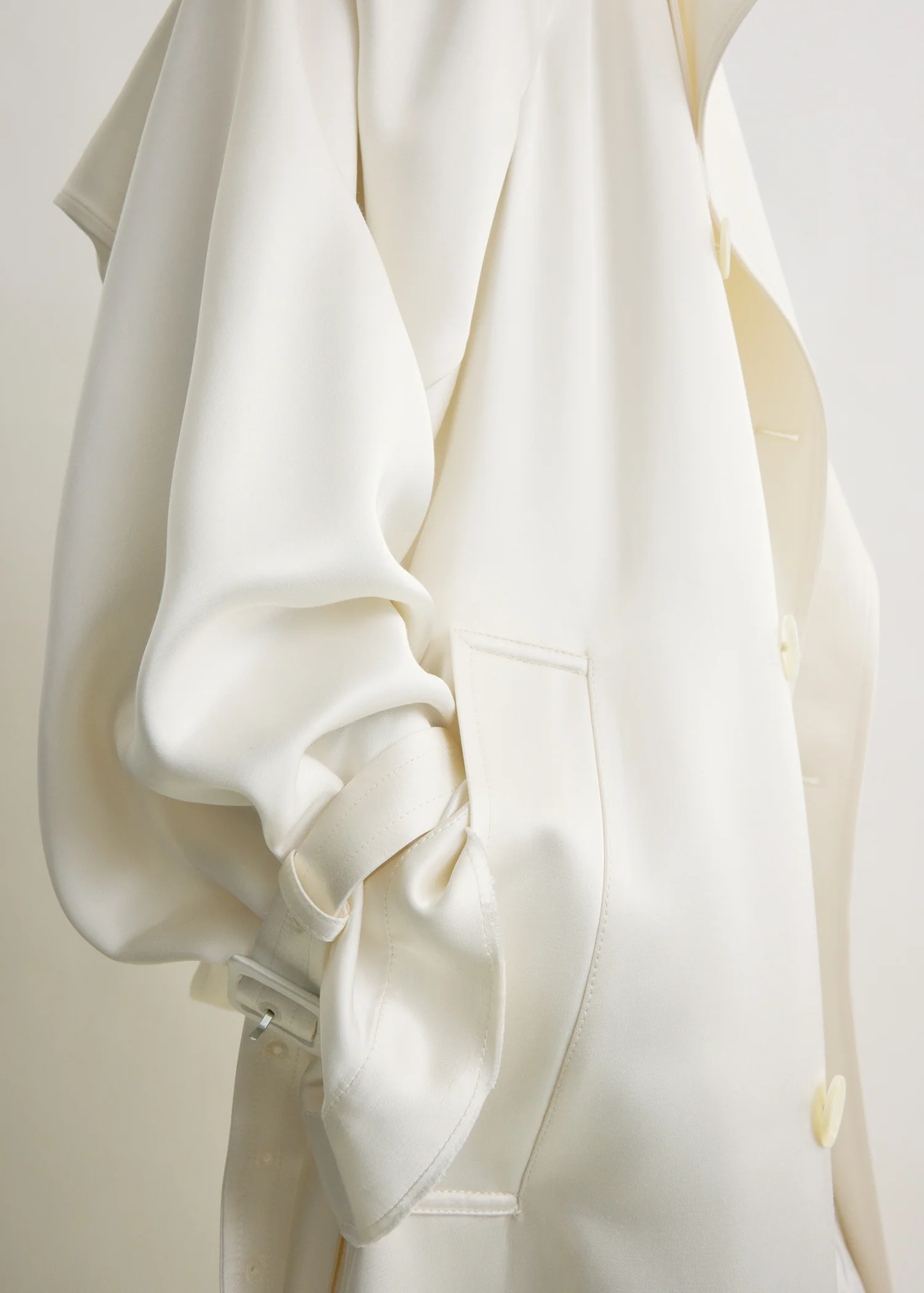 Draped satin trench off-white - Image 5