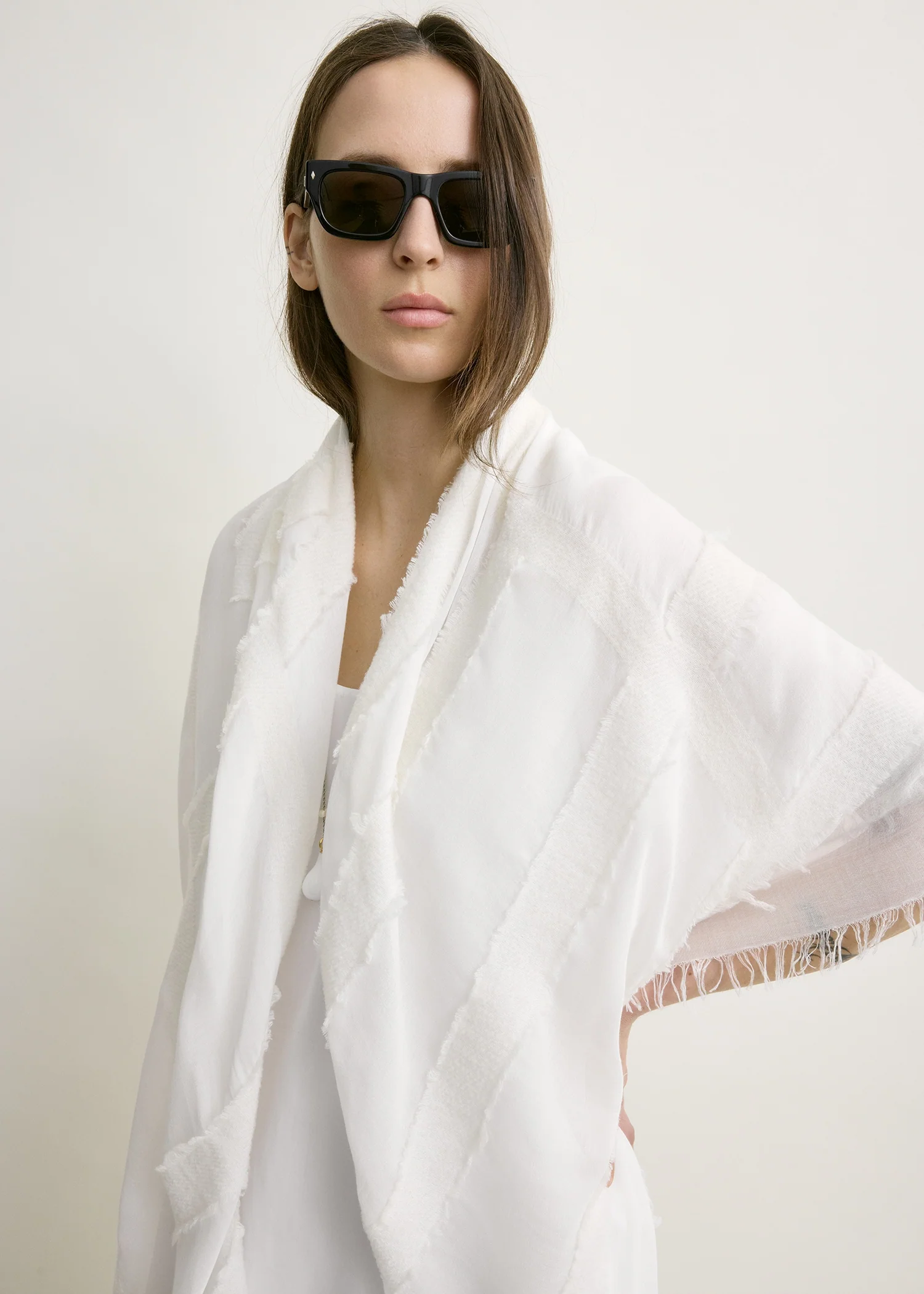Fil coupé monogram sarong off-white - Image 4