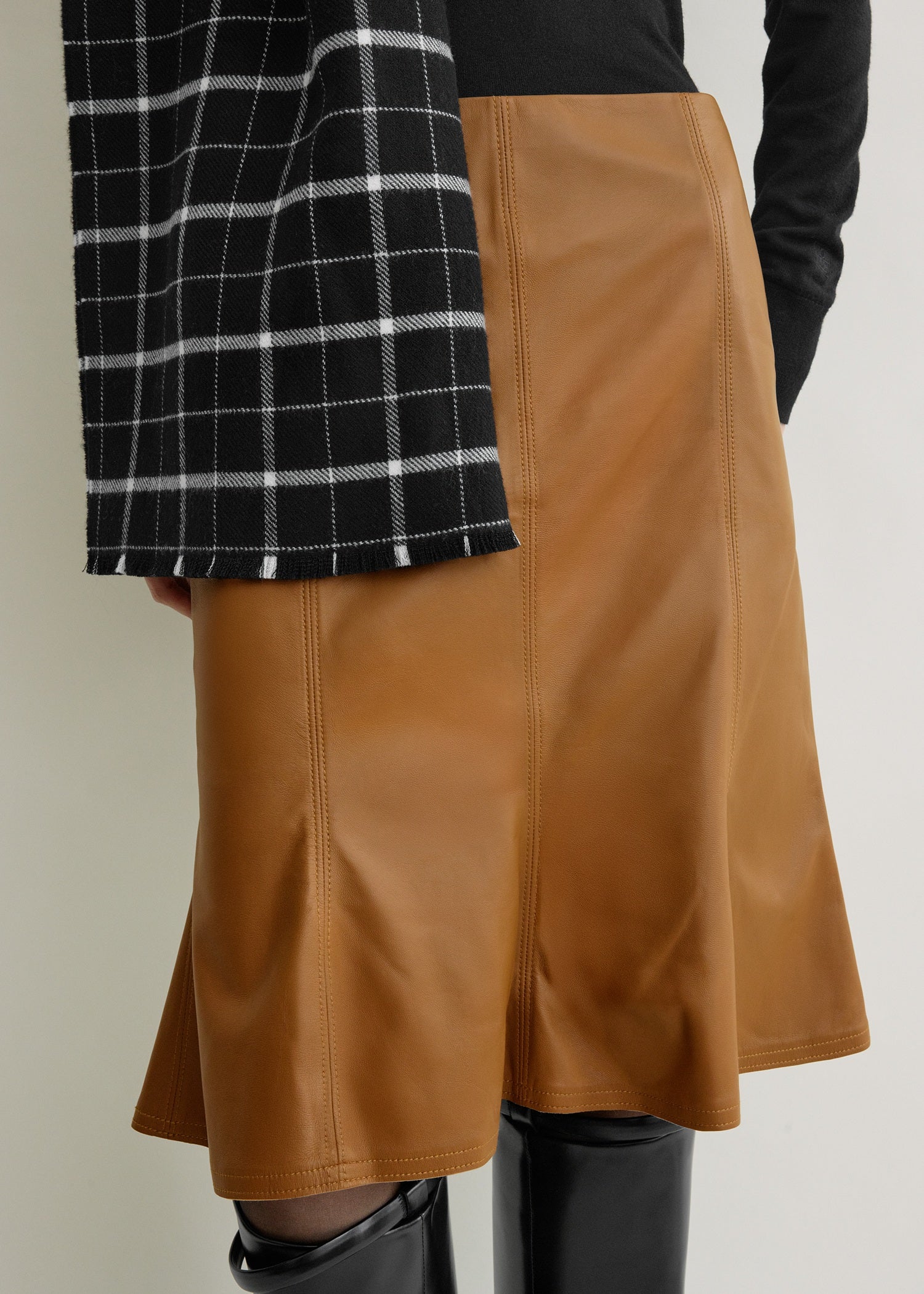 Fluted leather skirt copper - Image 4