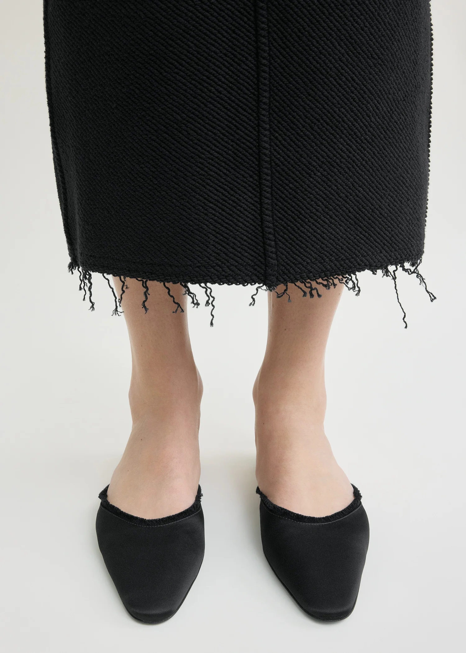 Frayed satin lounge slippers black - Image 3