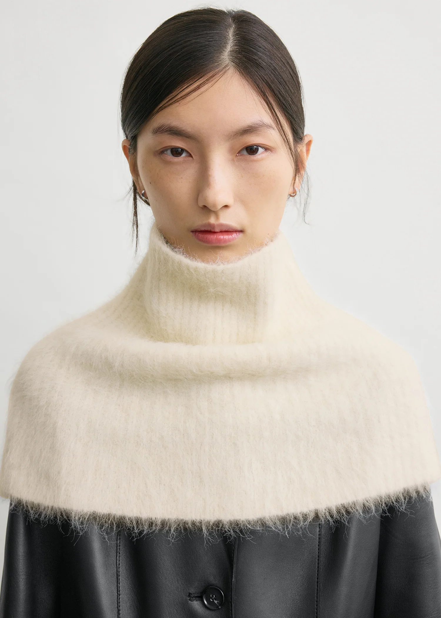 Funnel alpaca-blend neck warmer ecru - Image 3