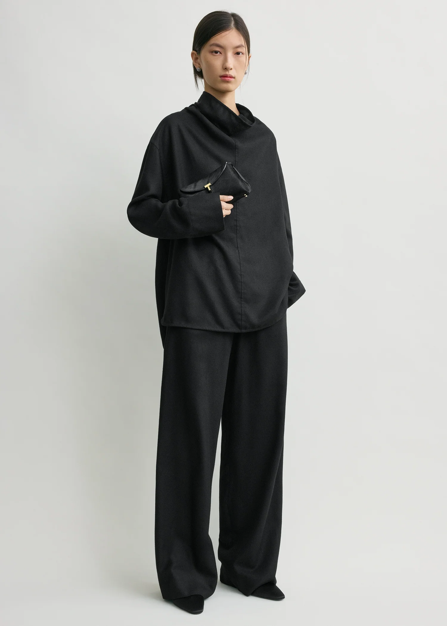 Funnel-neck flannel top black