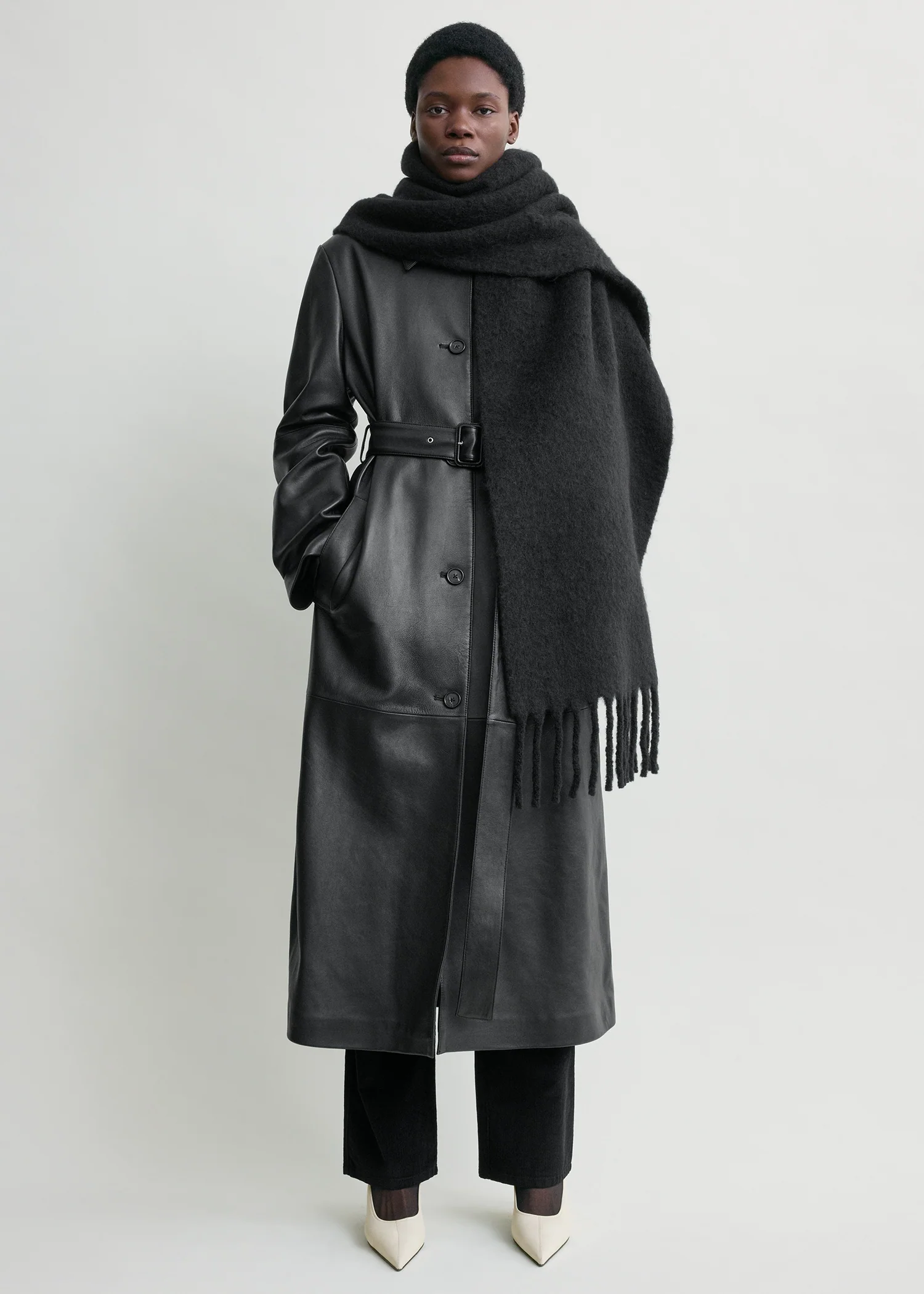 Fuzzy scarf black - Image 2