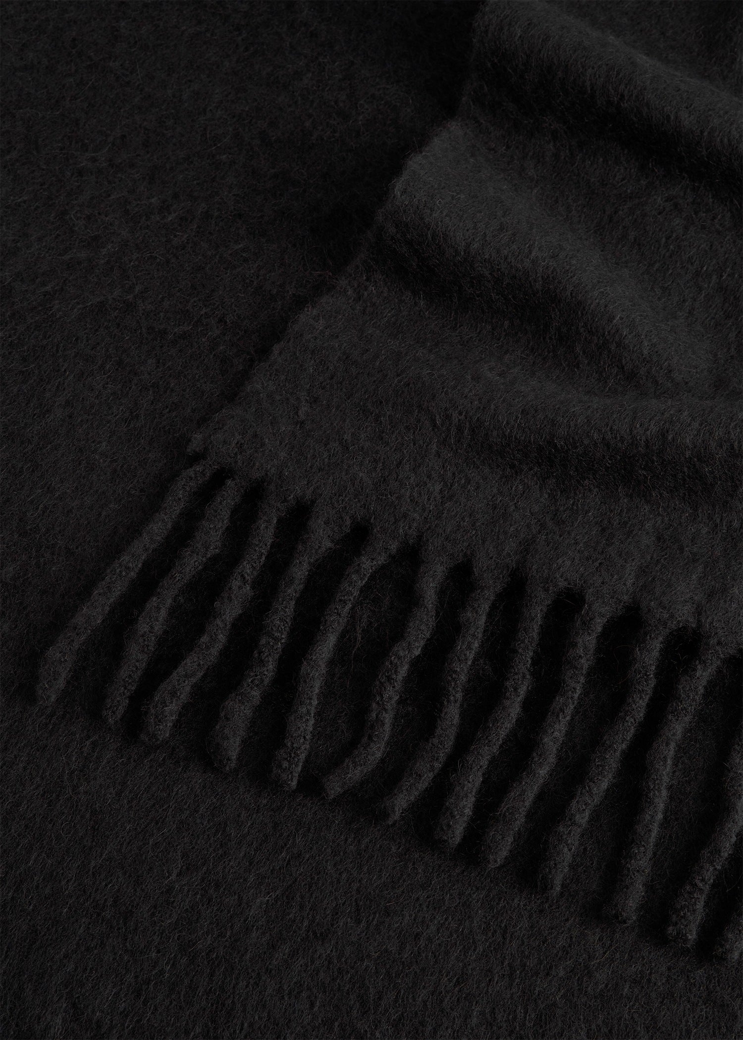 Fuzzy scarf black - Image 5