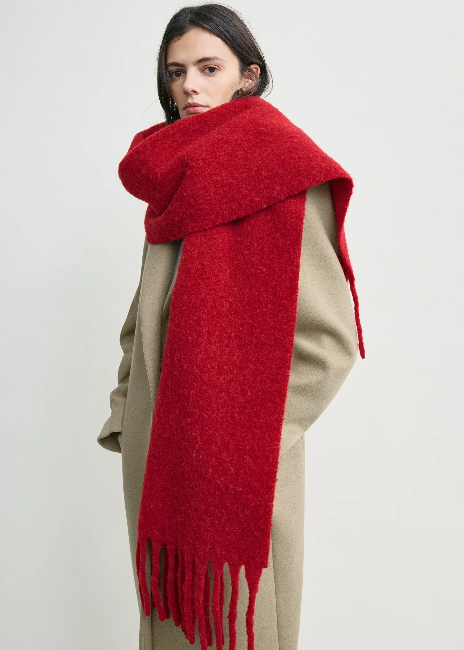 Fuzzy scarf red - Image 3